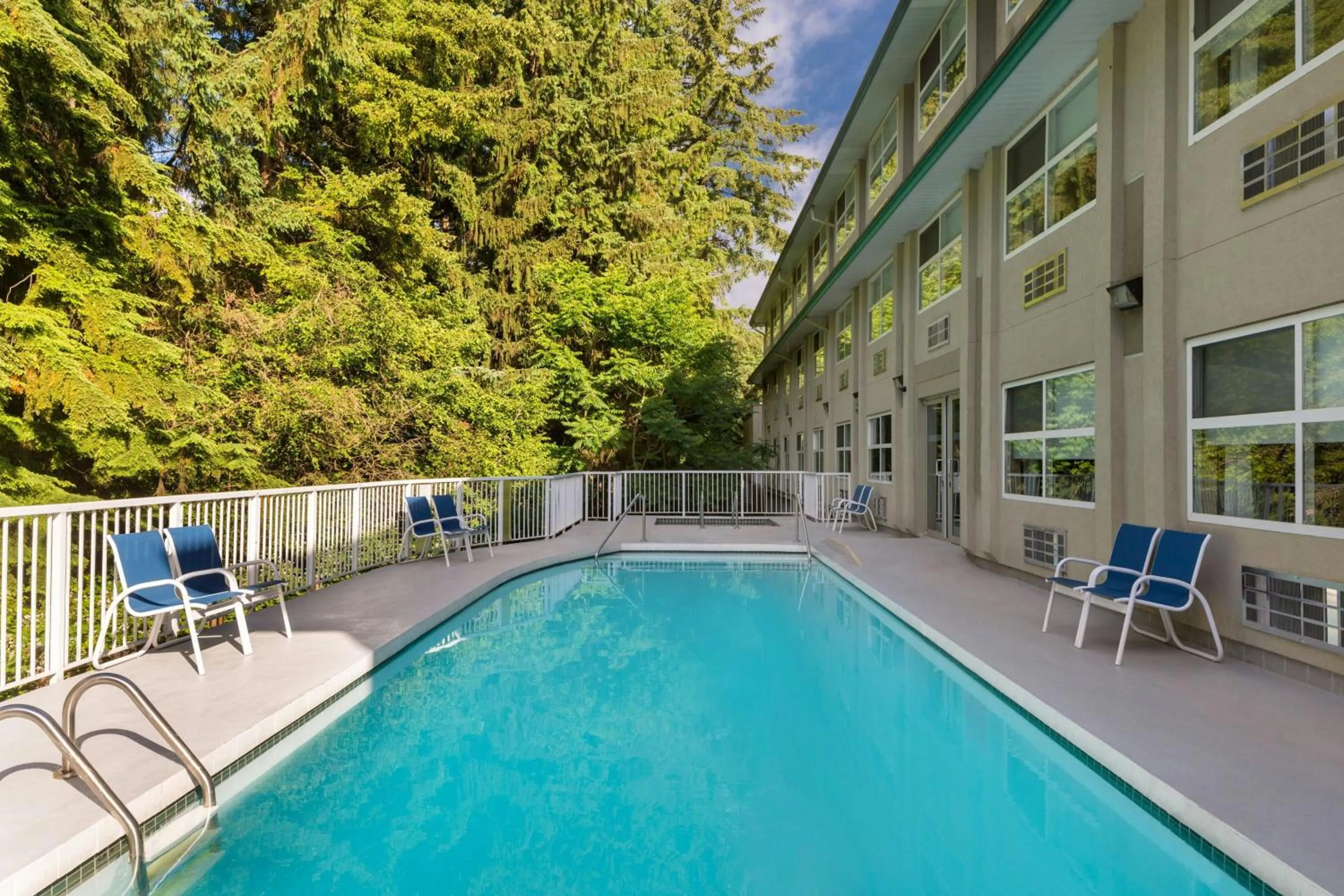 Swimming pool in Four Points by Sheraton Surrey