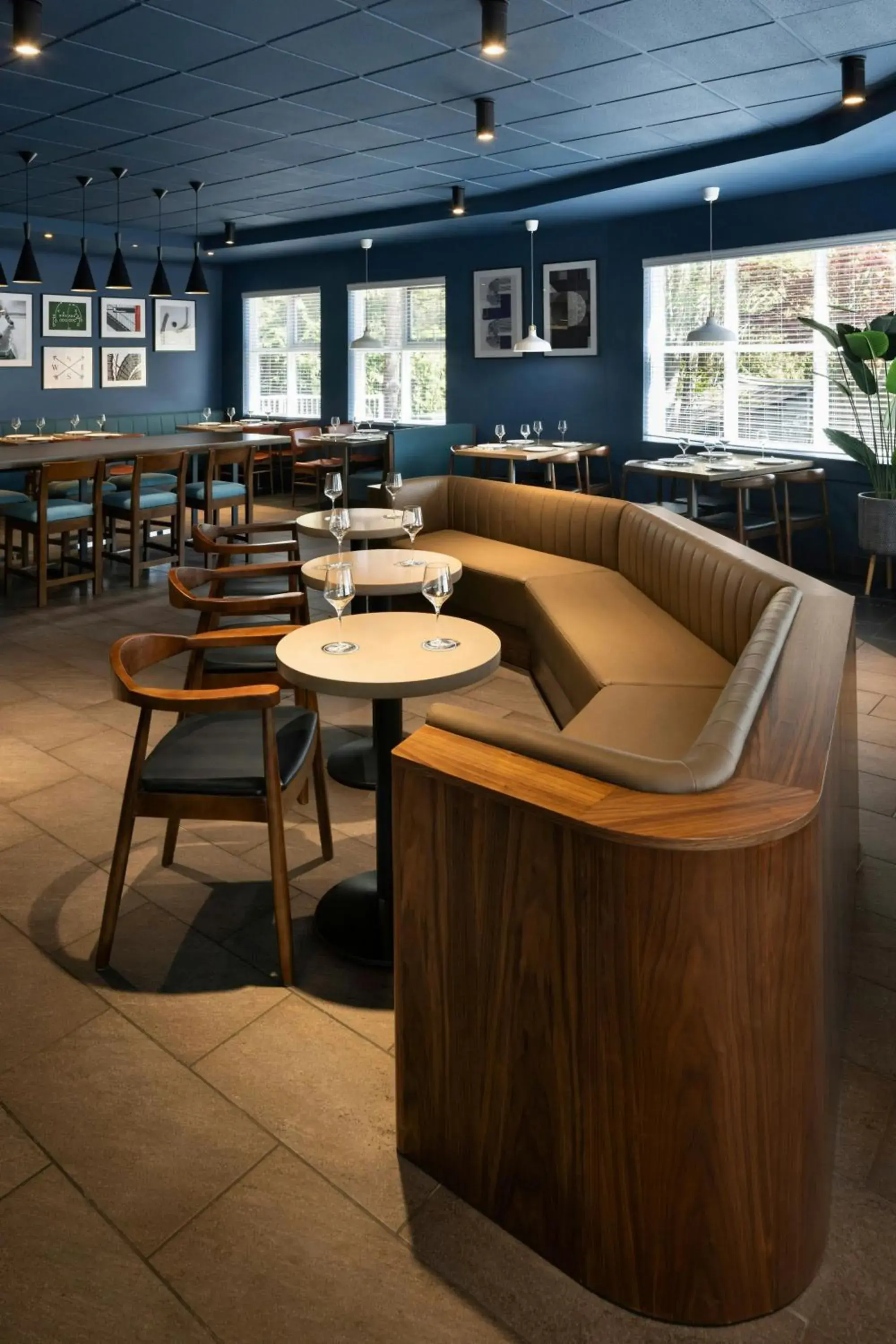 Lounge or bar in Four Points by Sheraton Surrey Lounge or bar in Four Points by Sheraton Surrey