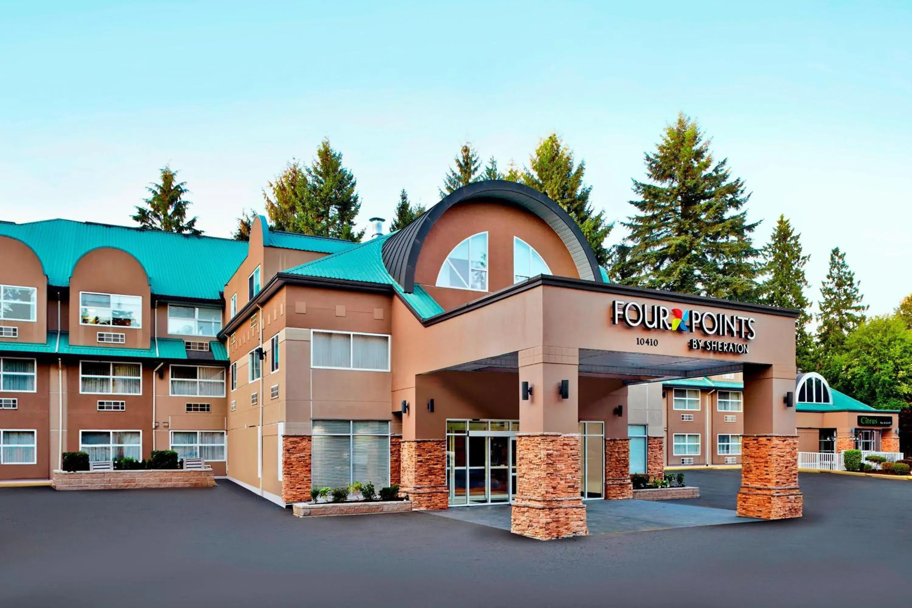 Property building in Four Points by Sheraton Surrey Property building in Four Points by Sheraton Surrey