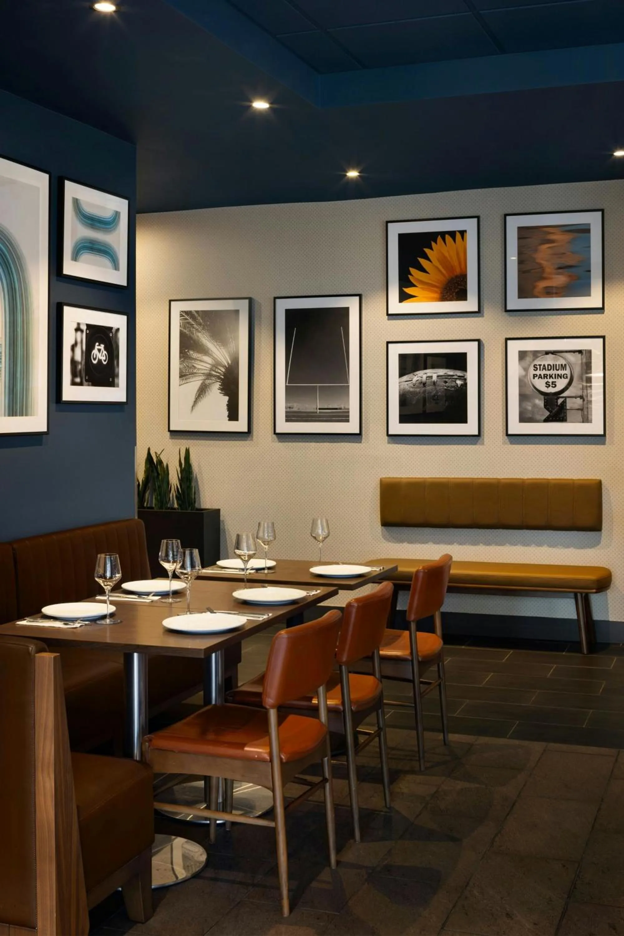 Lounge or bar in Four Points by Sheraton Surrey