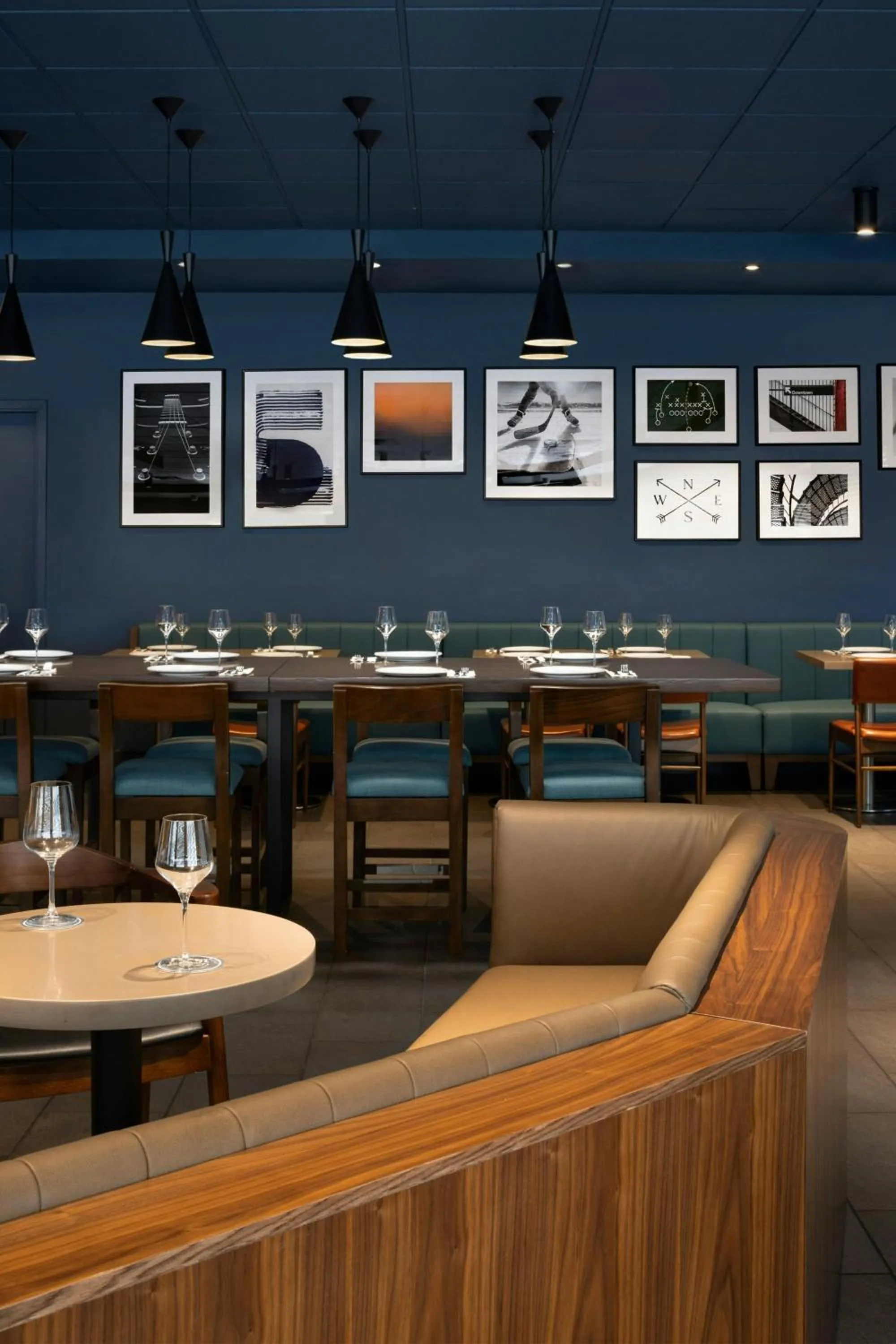 Lounge or bar in Four Points by Sheraton Surrey