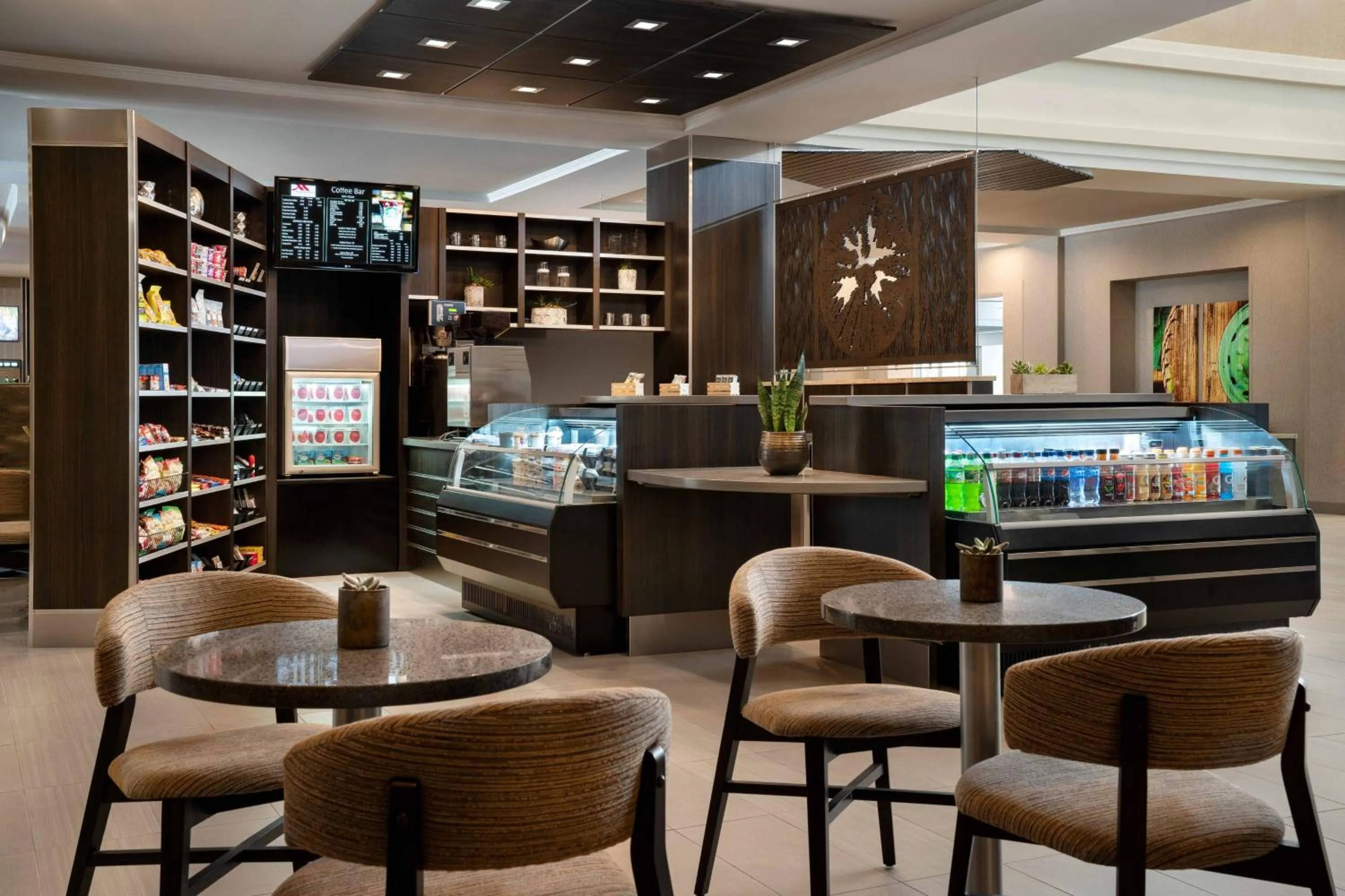 Lounge or bar in Visalia Marriott at the Convention Center