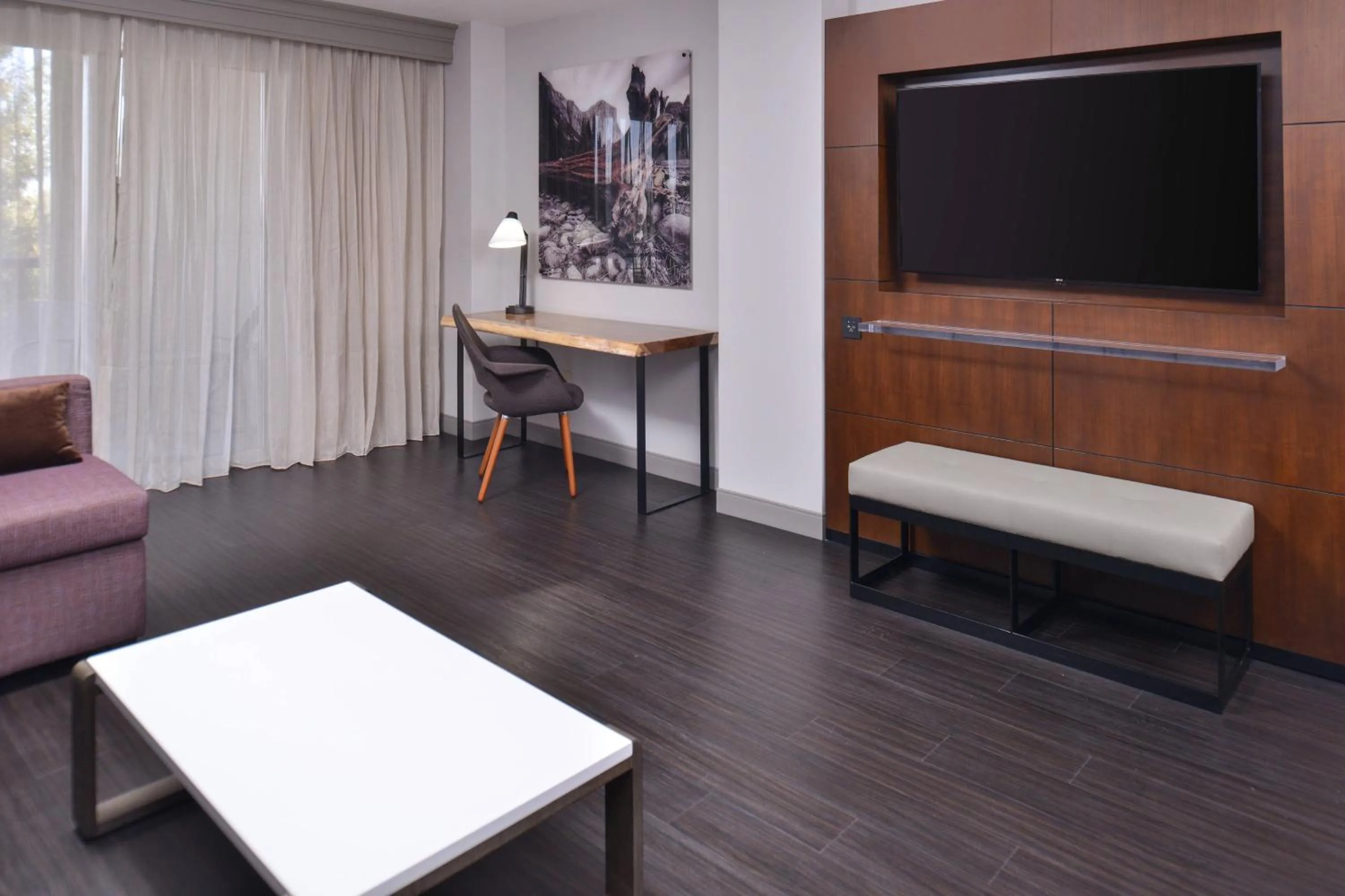 Photo of the whole room in Visalia Marriott at the Convention Center