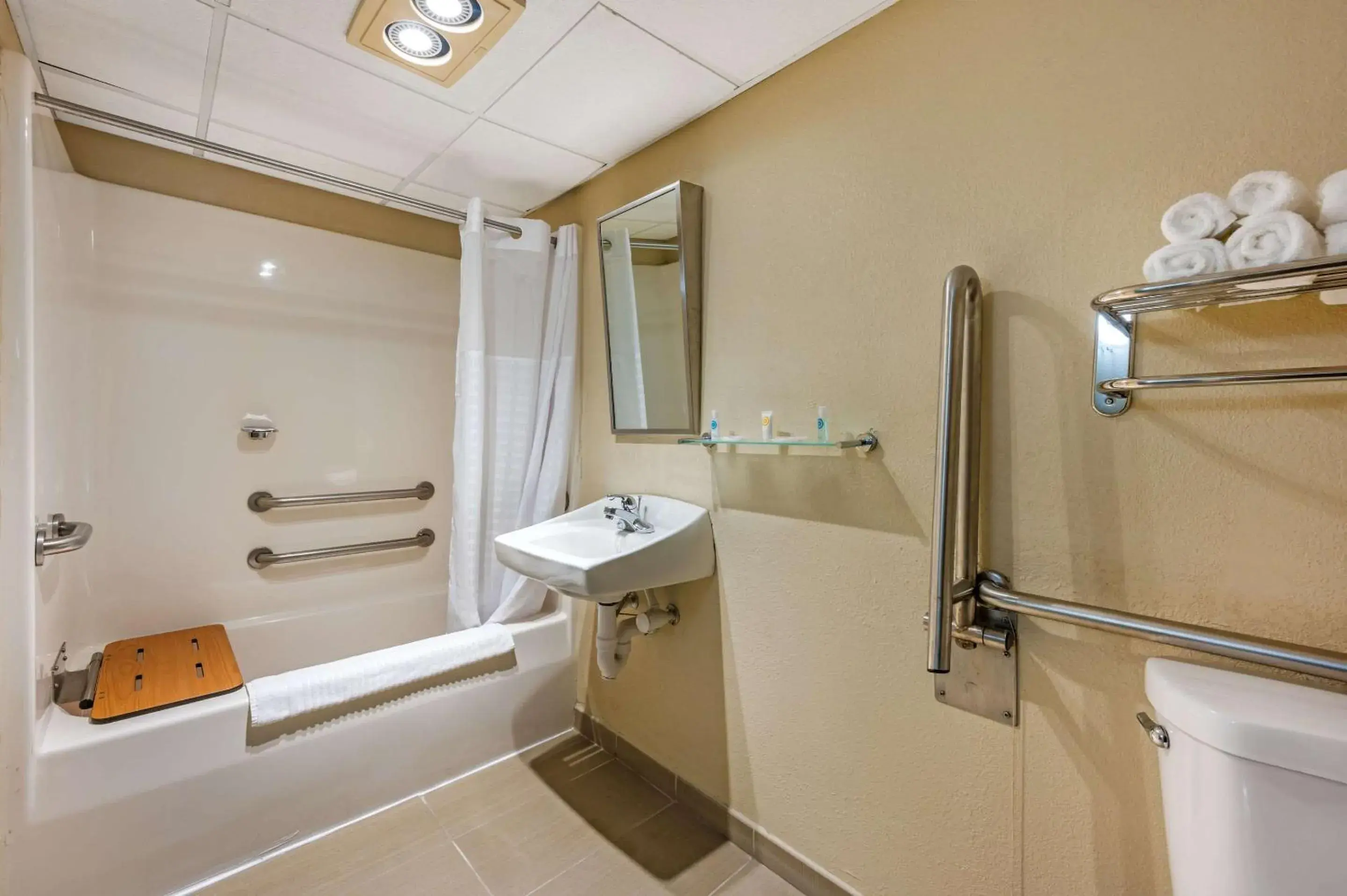 Bedroom in Comfort Inn & Suites East Hartford - Hartford Bedroom in Comfort Inn & Suites East Hartford - Hartford