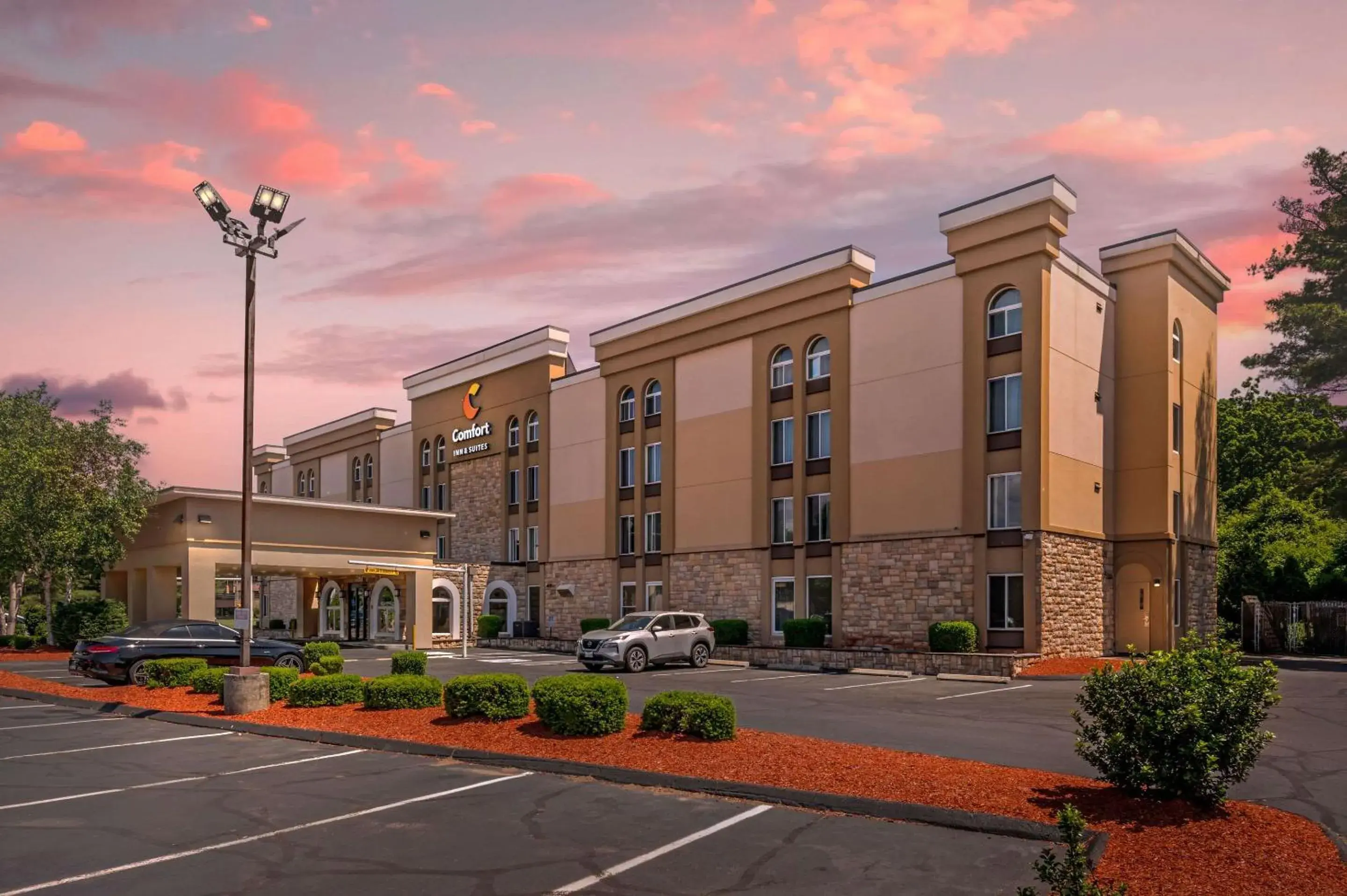 Property building in Comfort Inn & Suites East Hartford - Hartford Property building in Comfort Inn & Suites East Hartford - Hartford