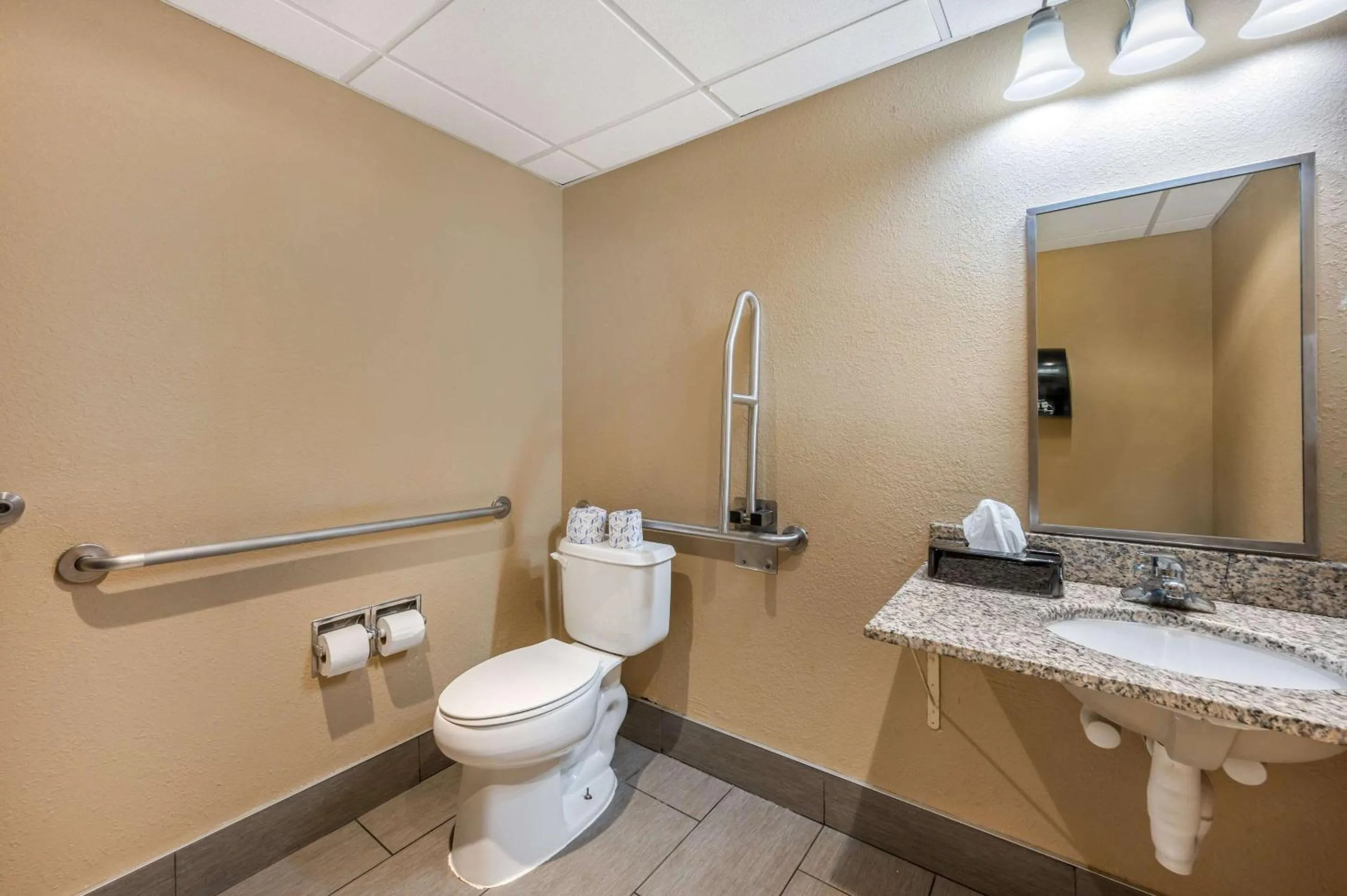 Bedroom in Comfort Inn & Suites East Hartford - Hartford