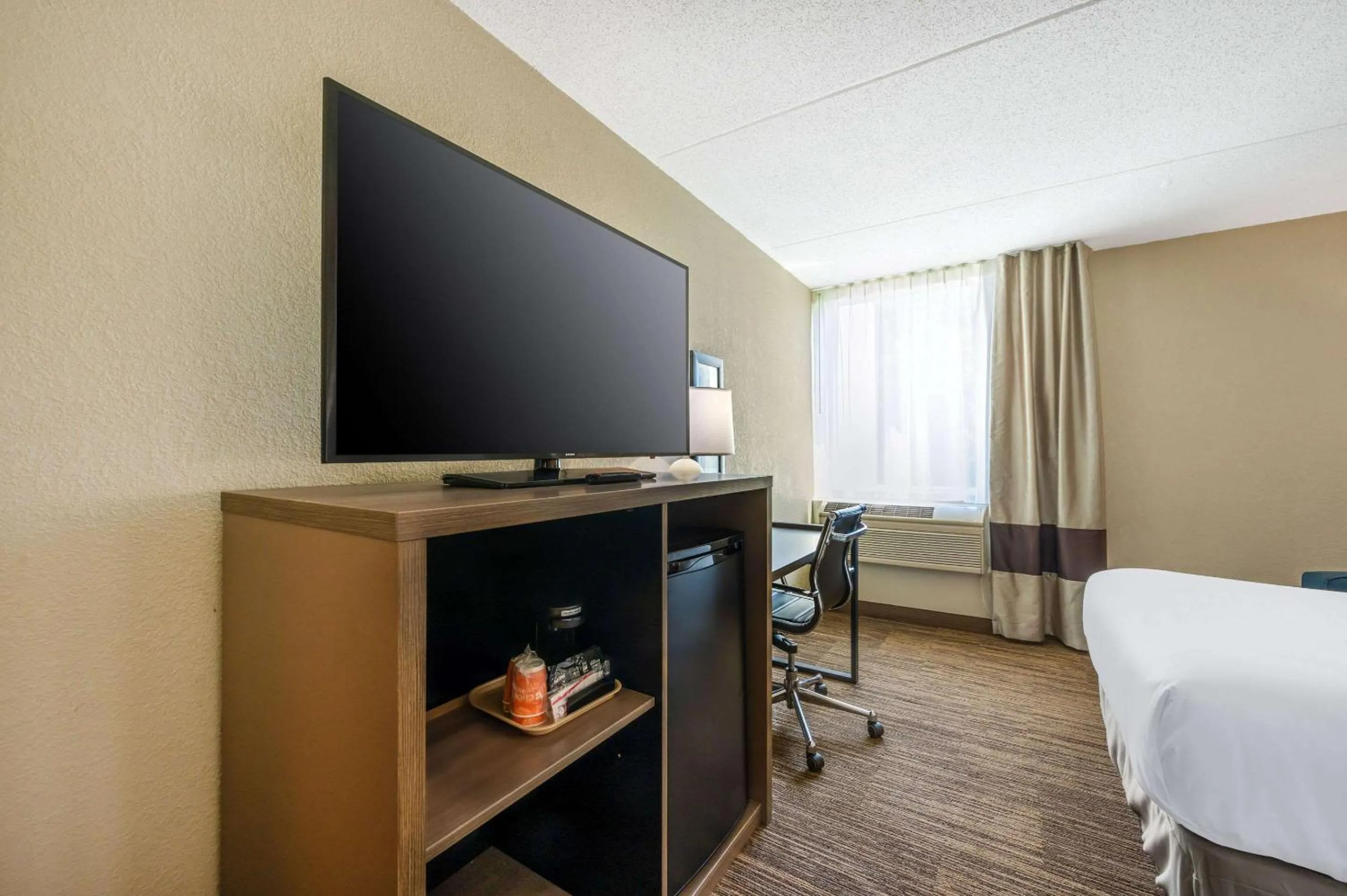 Bedroom, Bed in Comfort Inn & Suites East Hartford - Hartford