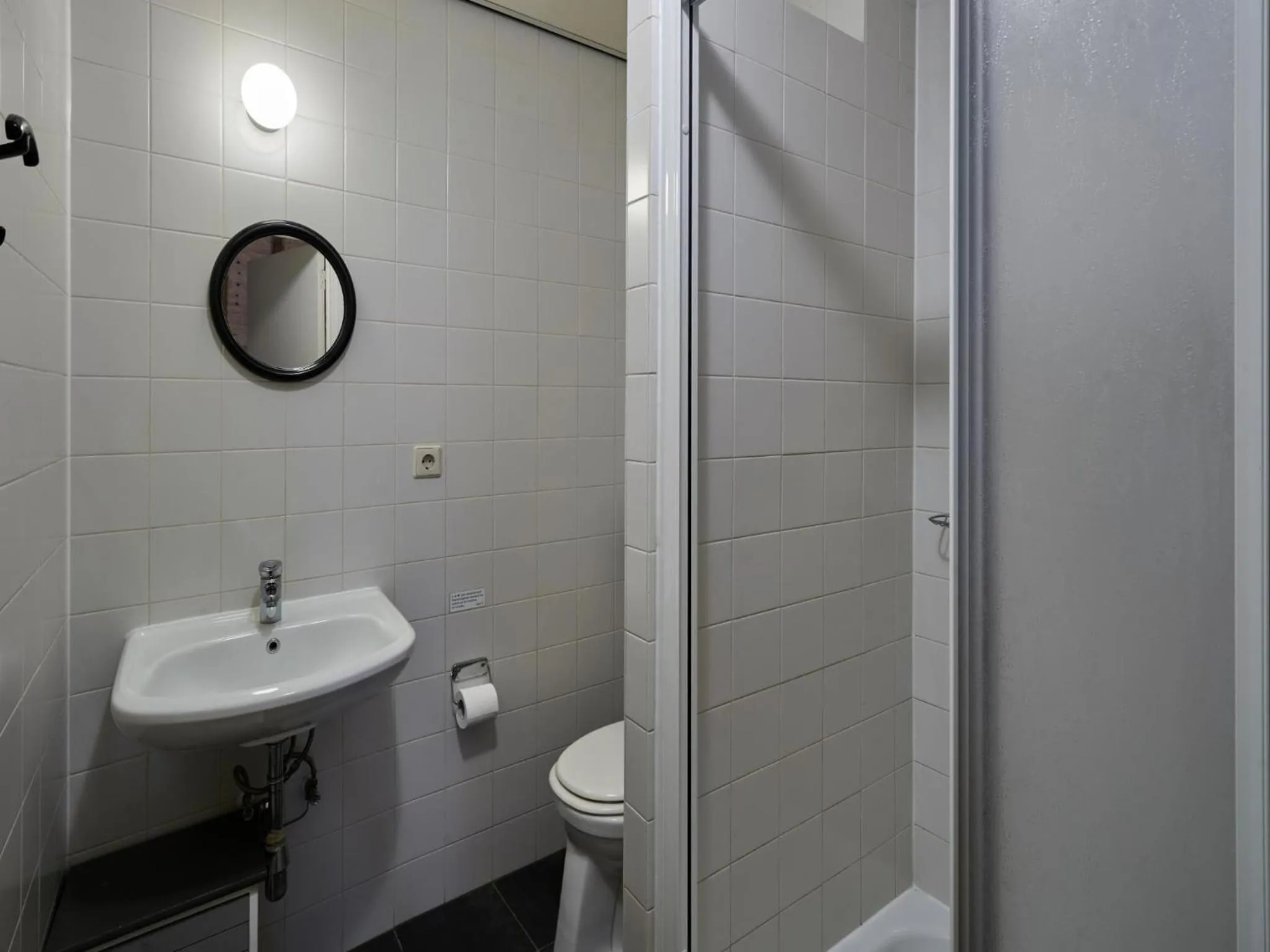 Bathroom in Spacious Apartment near Town Center in Mesch