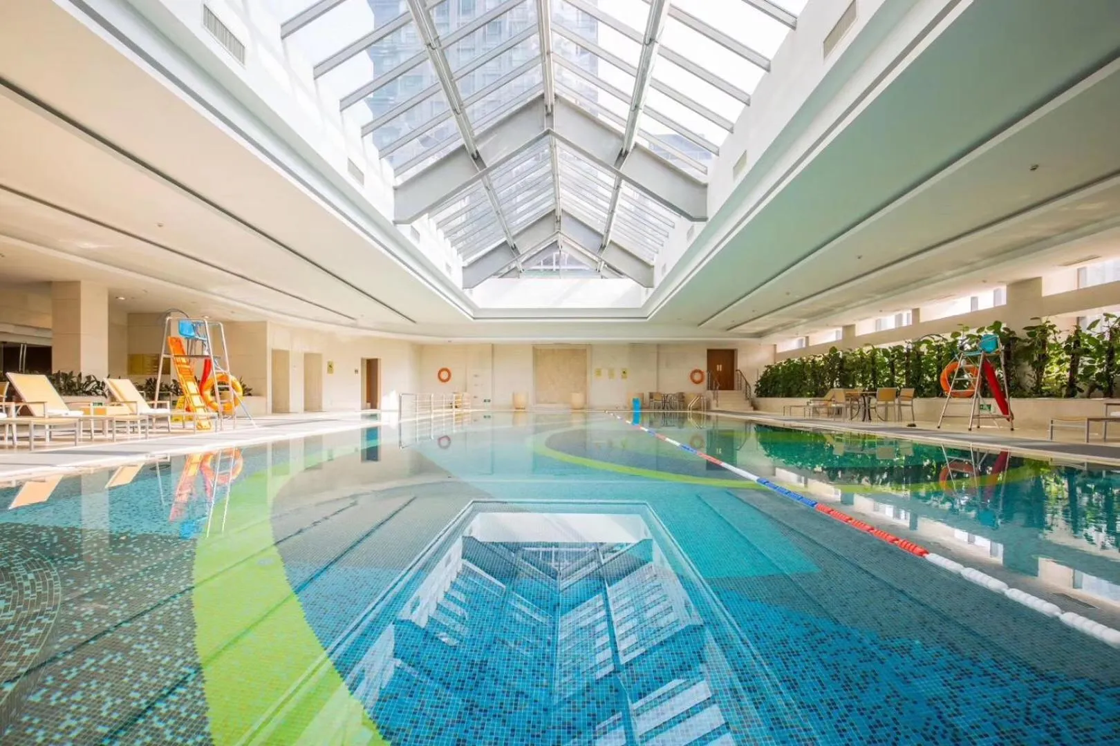 Swimming pool in Shangri-La Suzhou