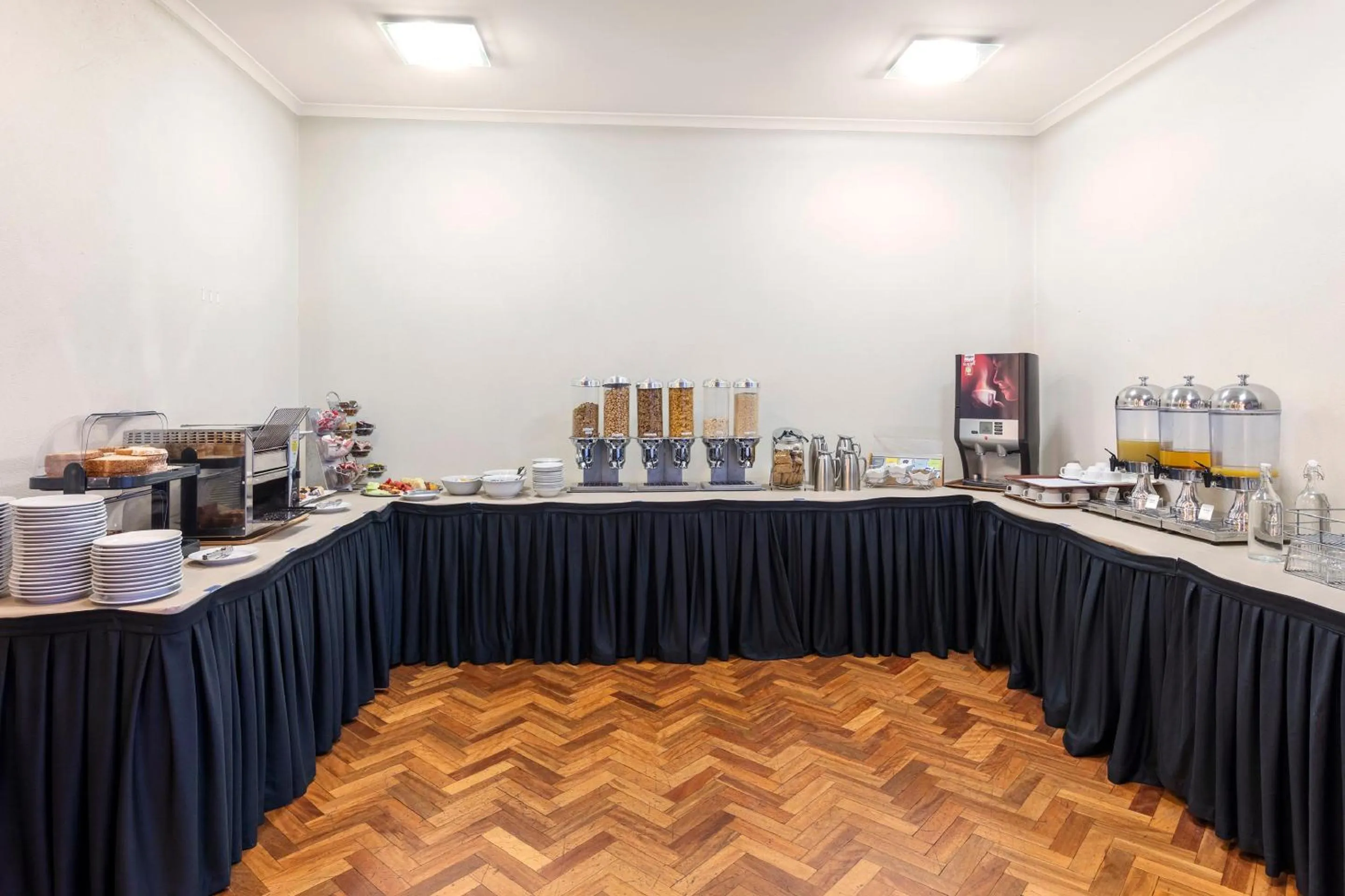 Breakfast in BreakFree Queanbeyan