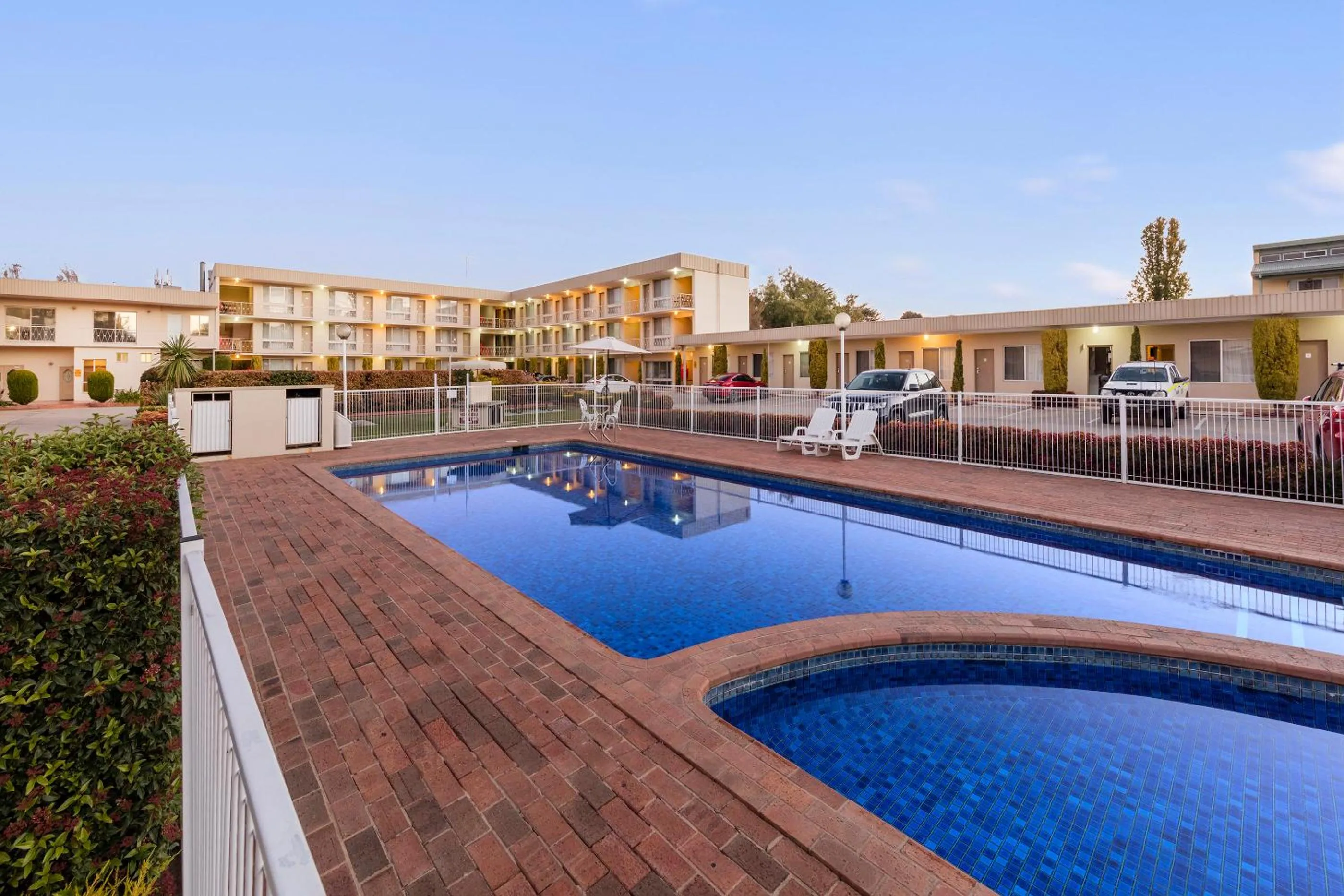 Swimming pool in BreakFree Queanbeyan