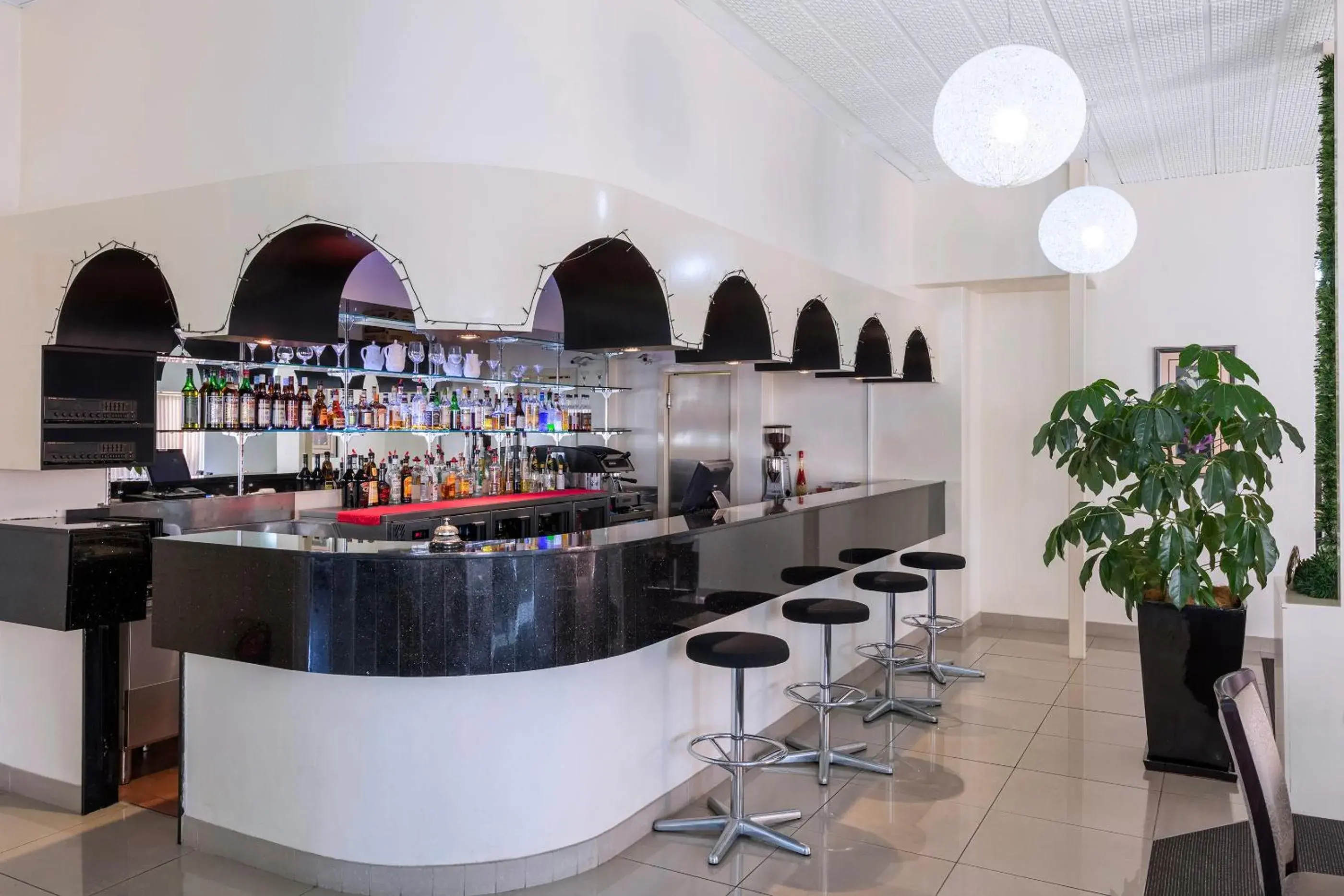 Lounge or bar in BreakFree Queanbeyan Lounge or bar in BreakFree Queanbeyan