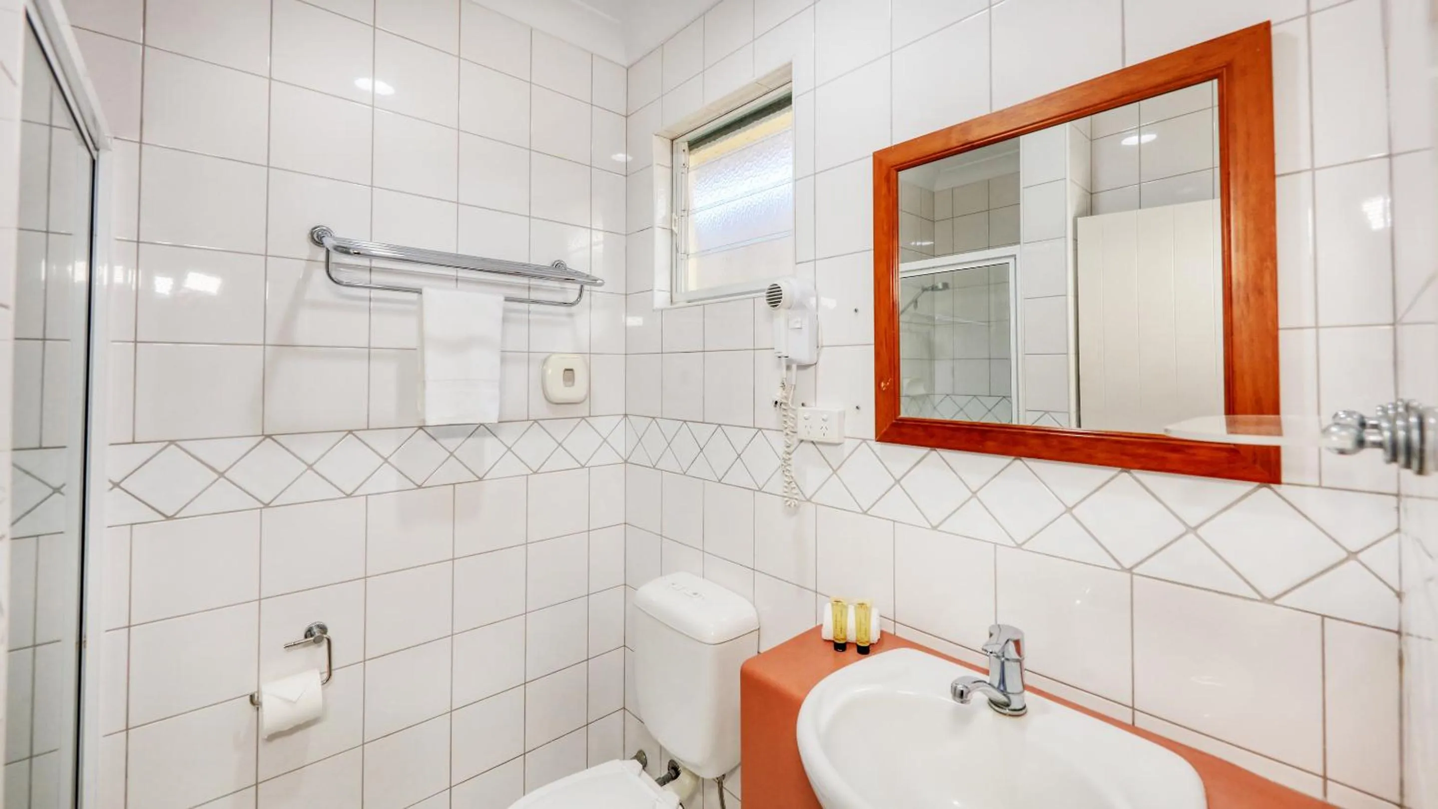 Bathroom in Mackay Rose Motel