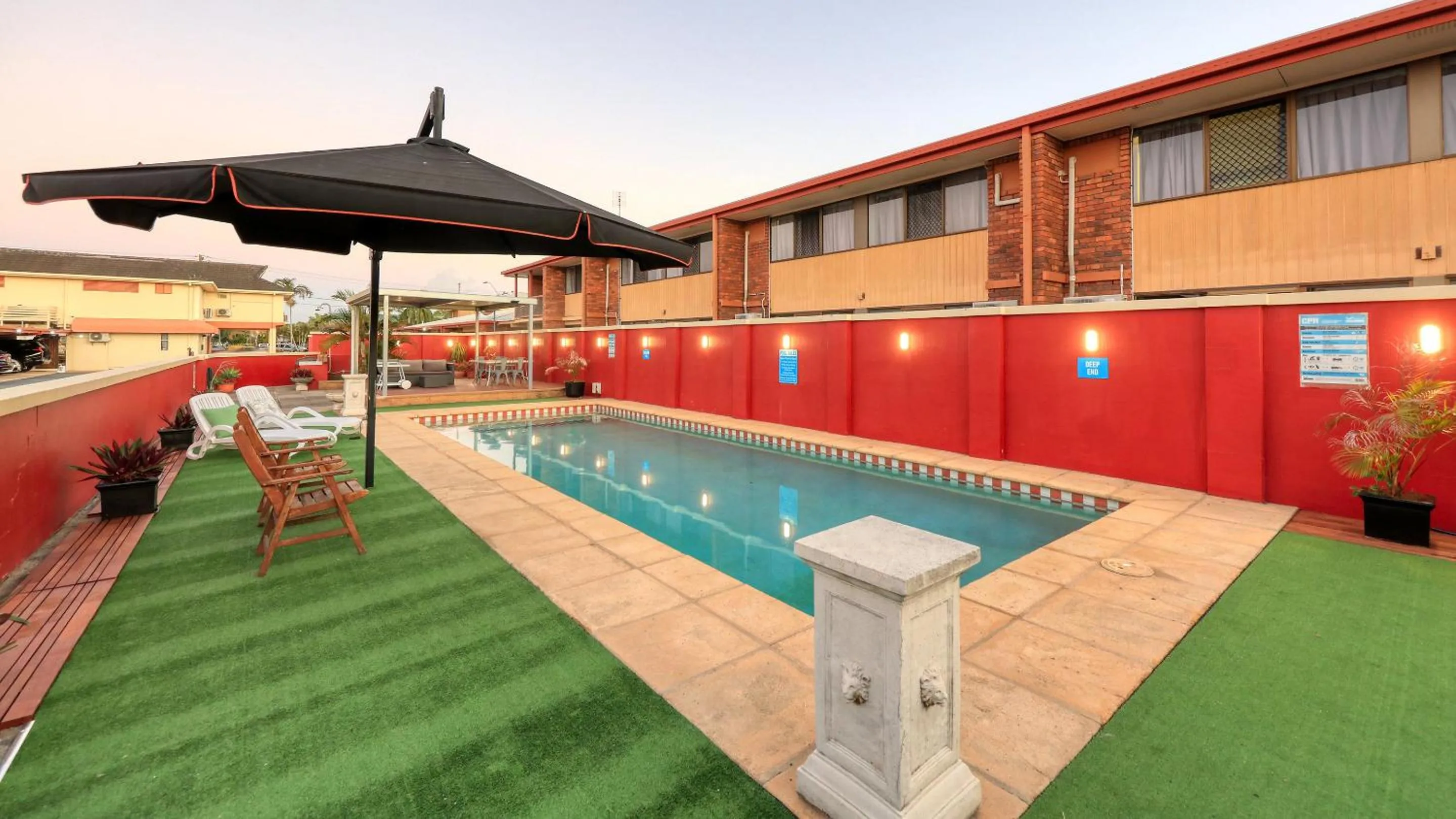 Swimming pool in Mackay Rose Motel