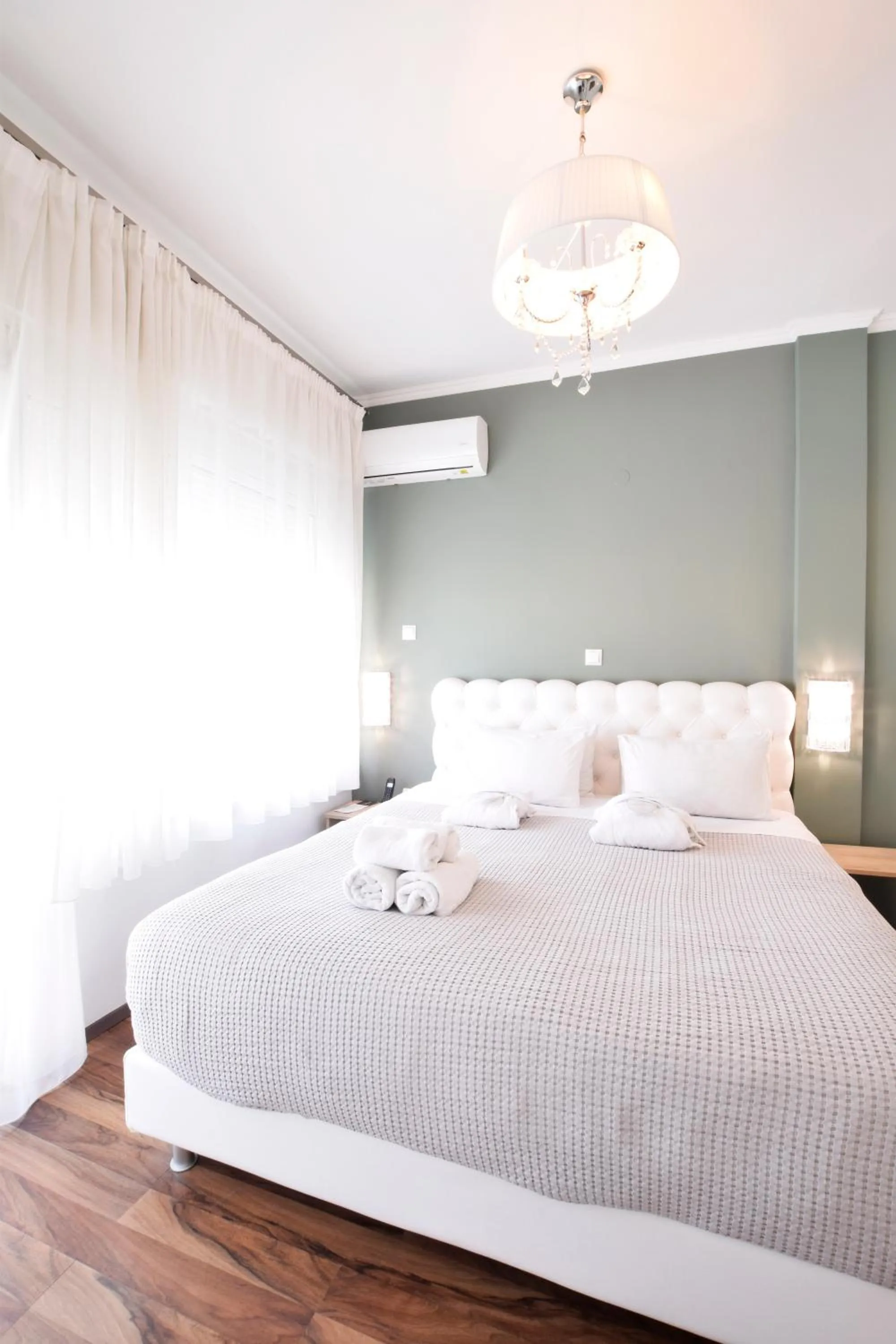 Bedroom, Bed in John's Hotel