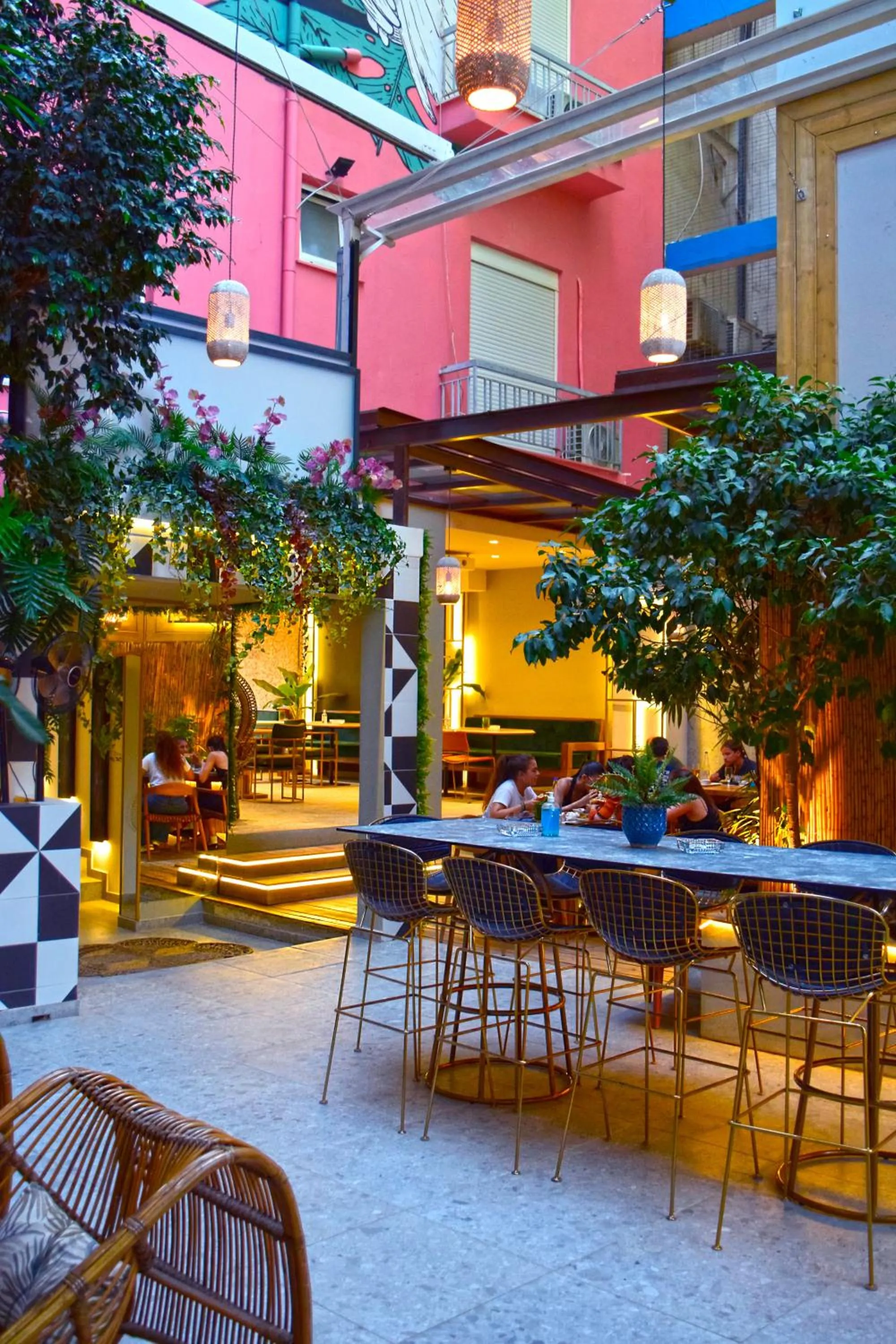 Restaurant/places to eat in John's Hotel