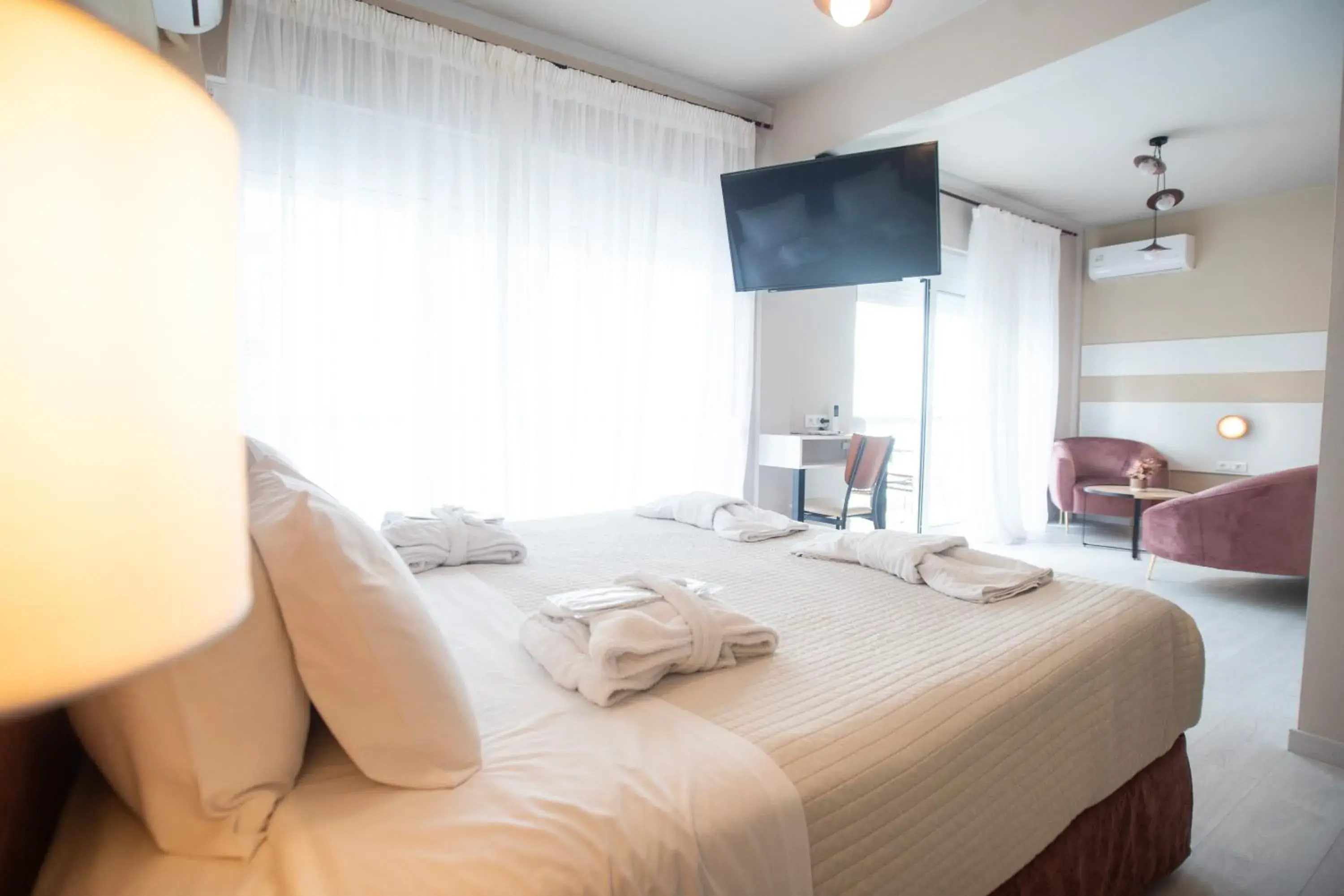 Queen Suite in John's Hotel Queen Suite in John's Hotel