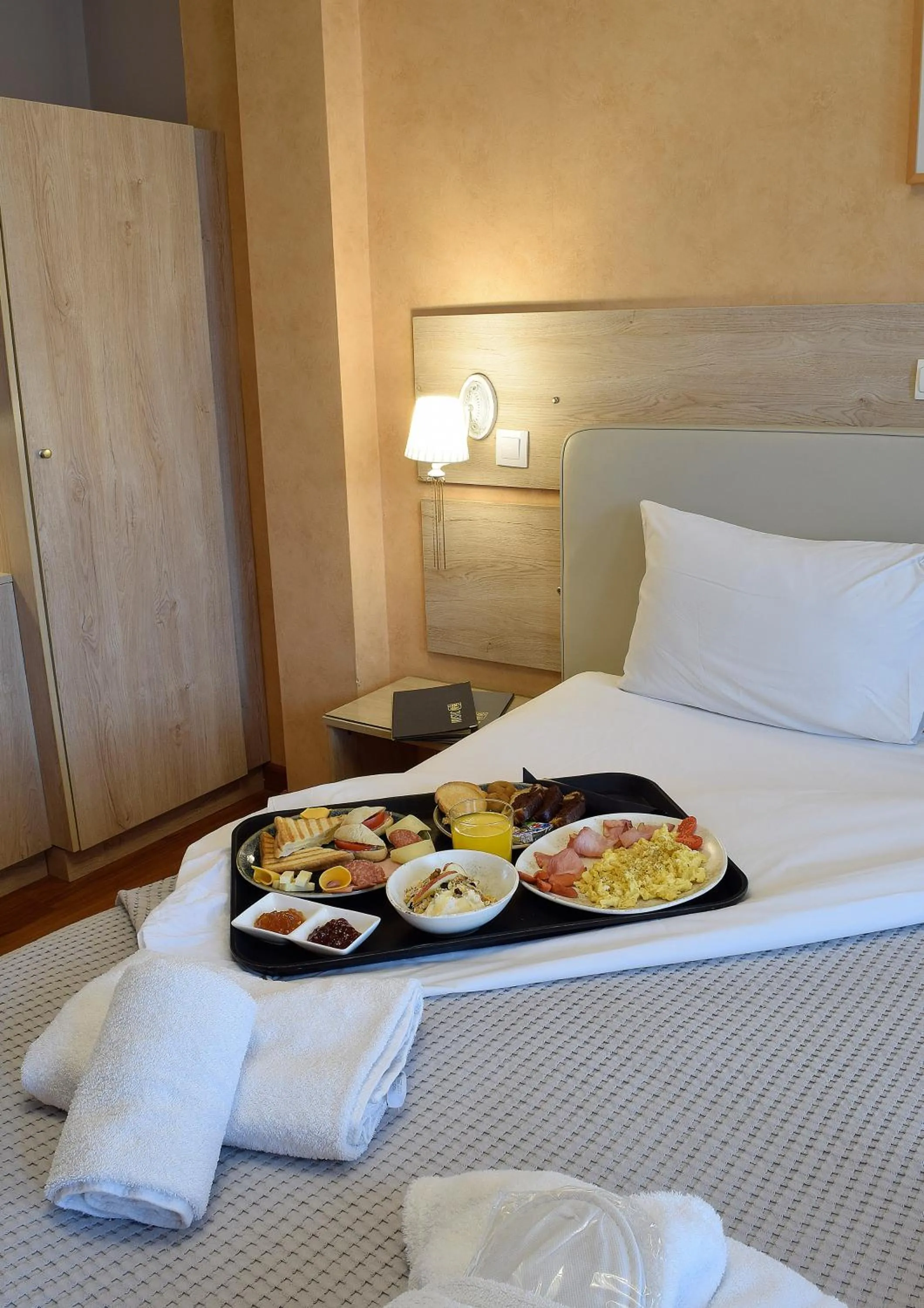 Breakfast, Bed in John's Hotel