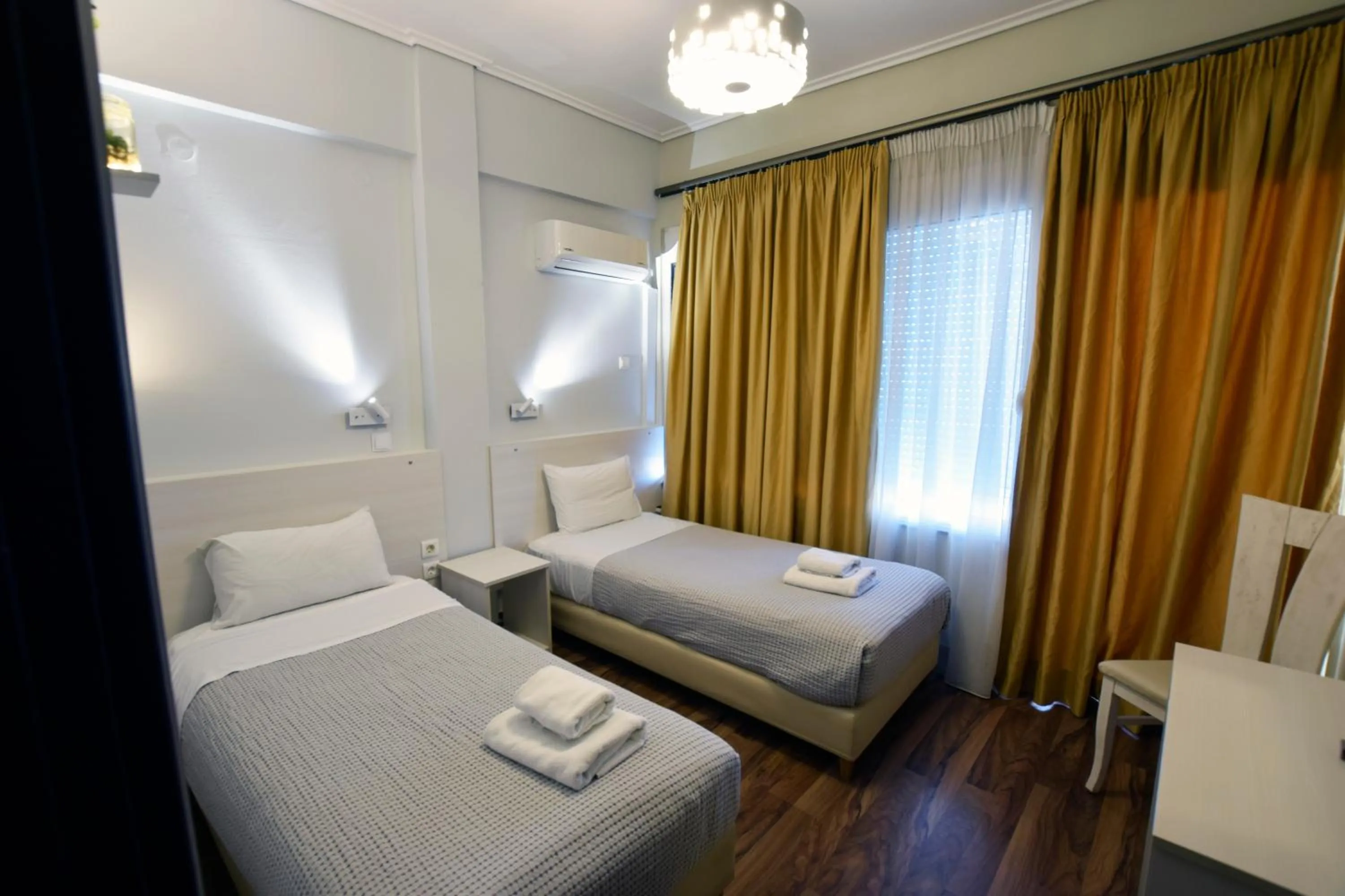 Bedroom, Bed in John's Hotel