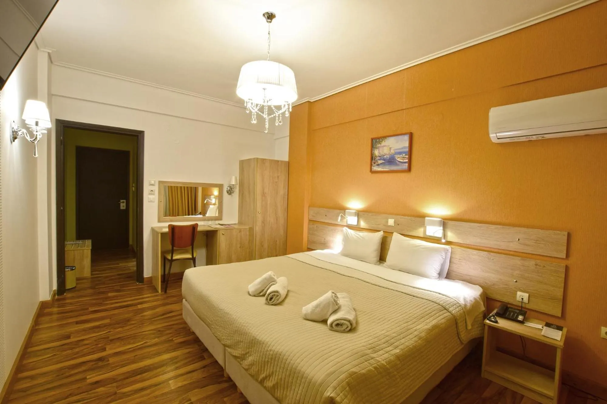 Photo of the whole room, Bed in John's Hotel