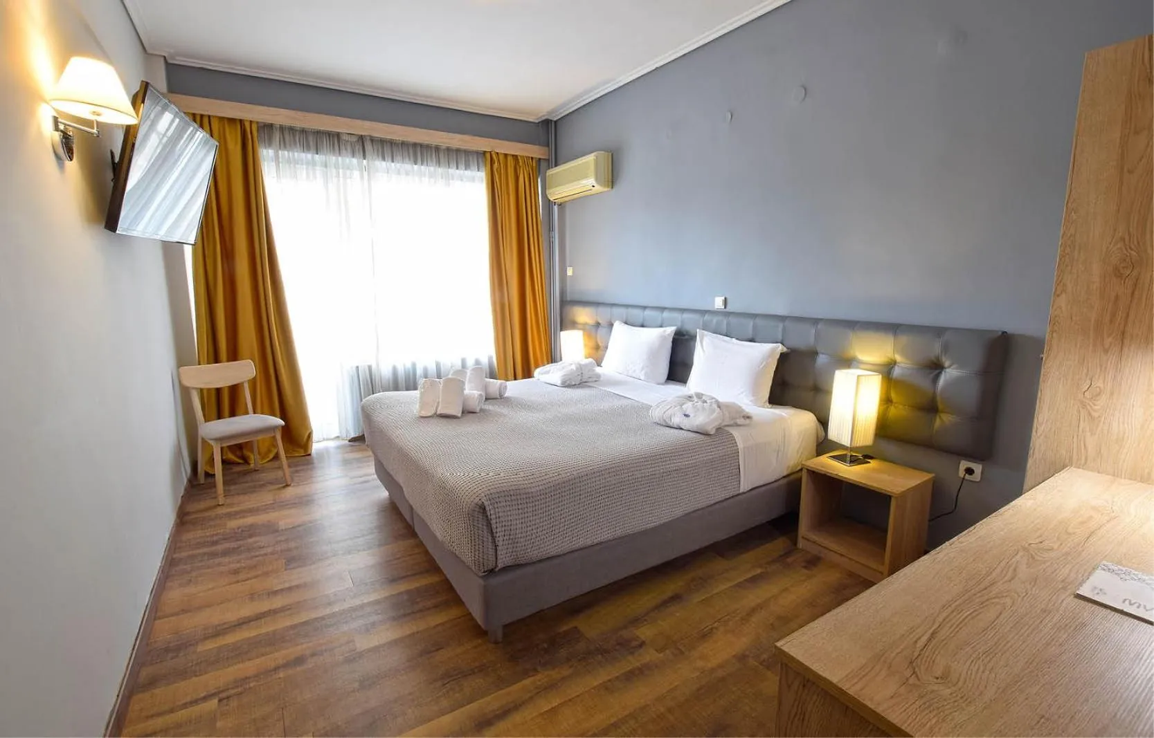 Photo of the whole room, Bed in John's Hotel