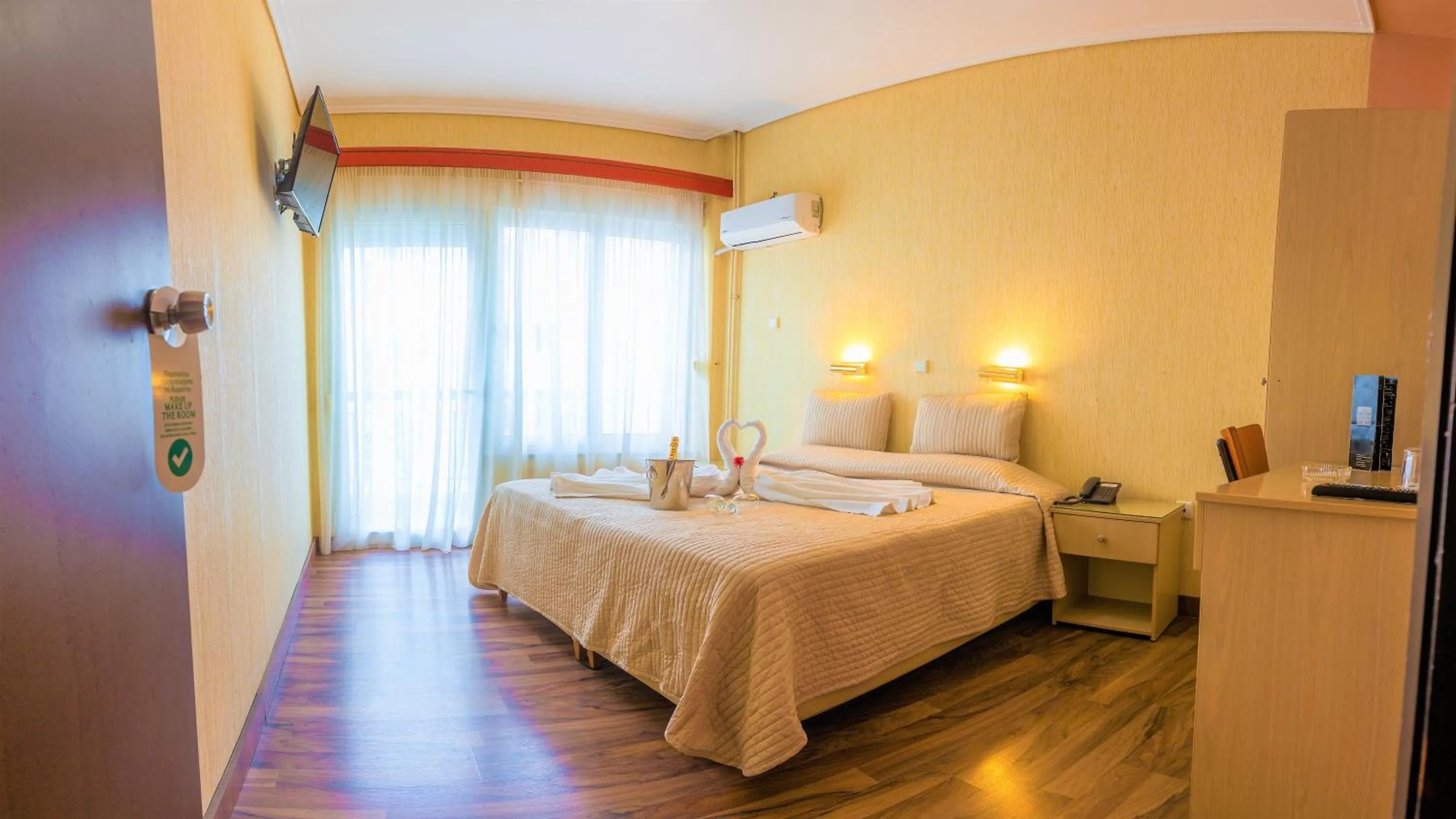 Bedroom, Bed in John's Hotel