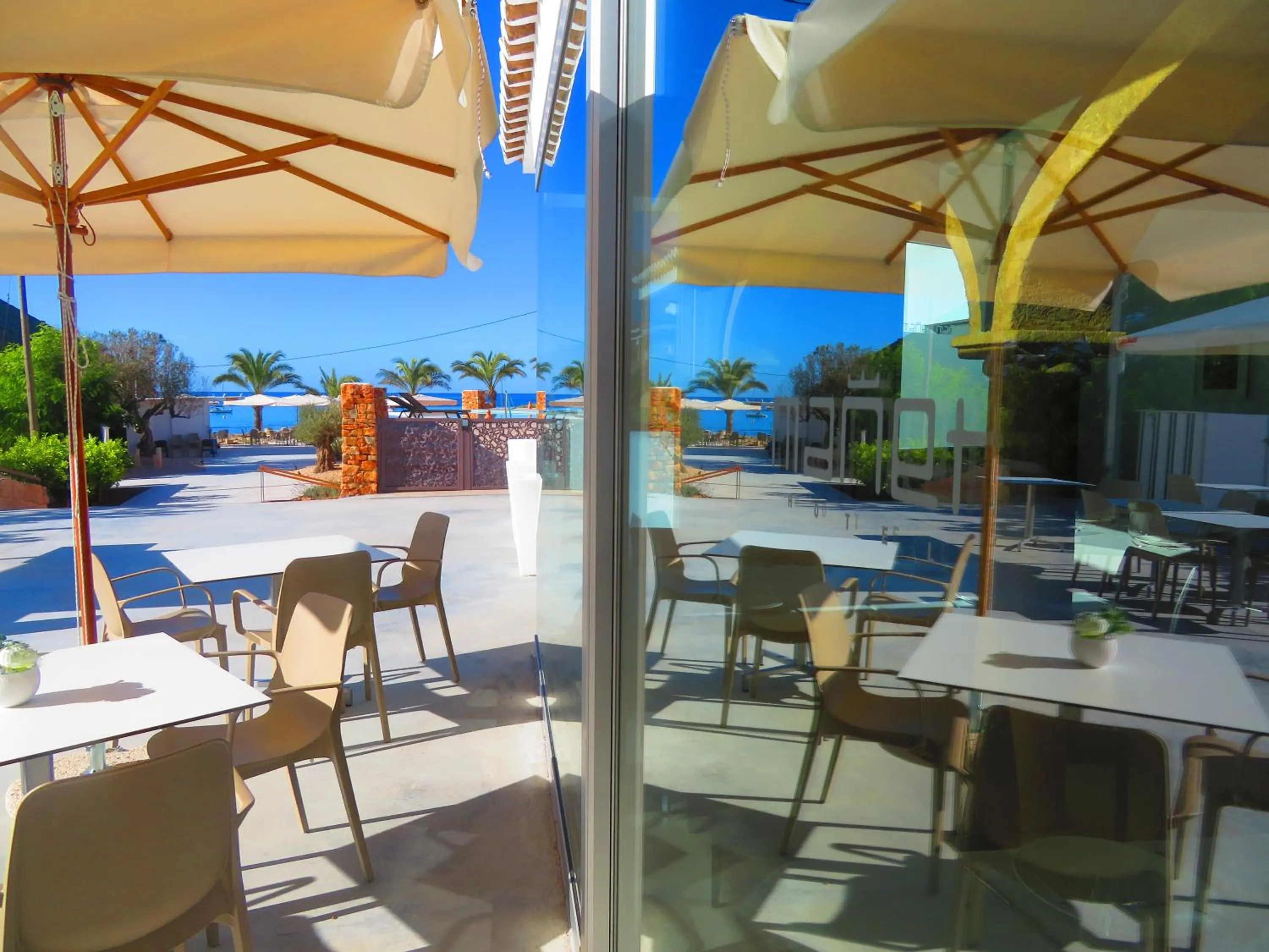 Restaurant/places to eat in HOTEL MAÑET