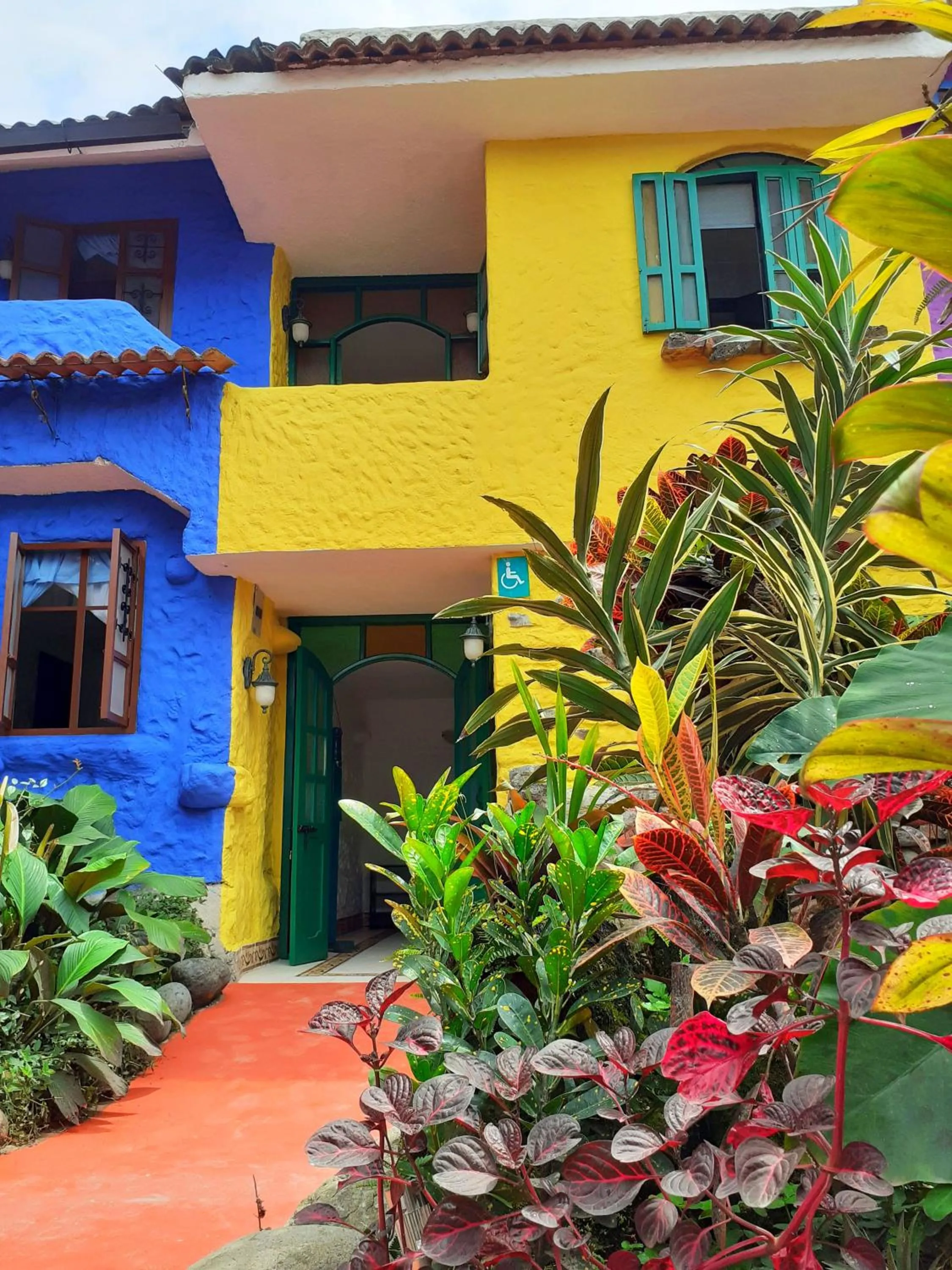 Property building in CasKaffeSu Hotel and Restaurant Mindo