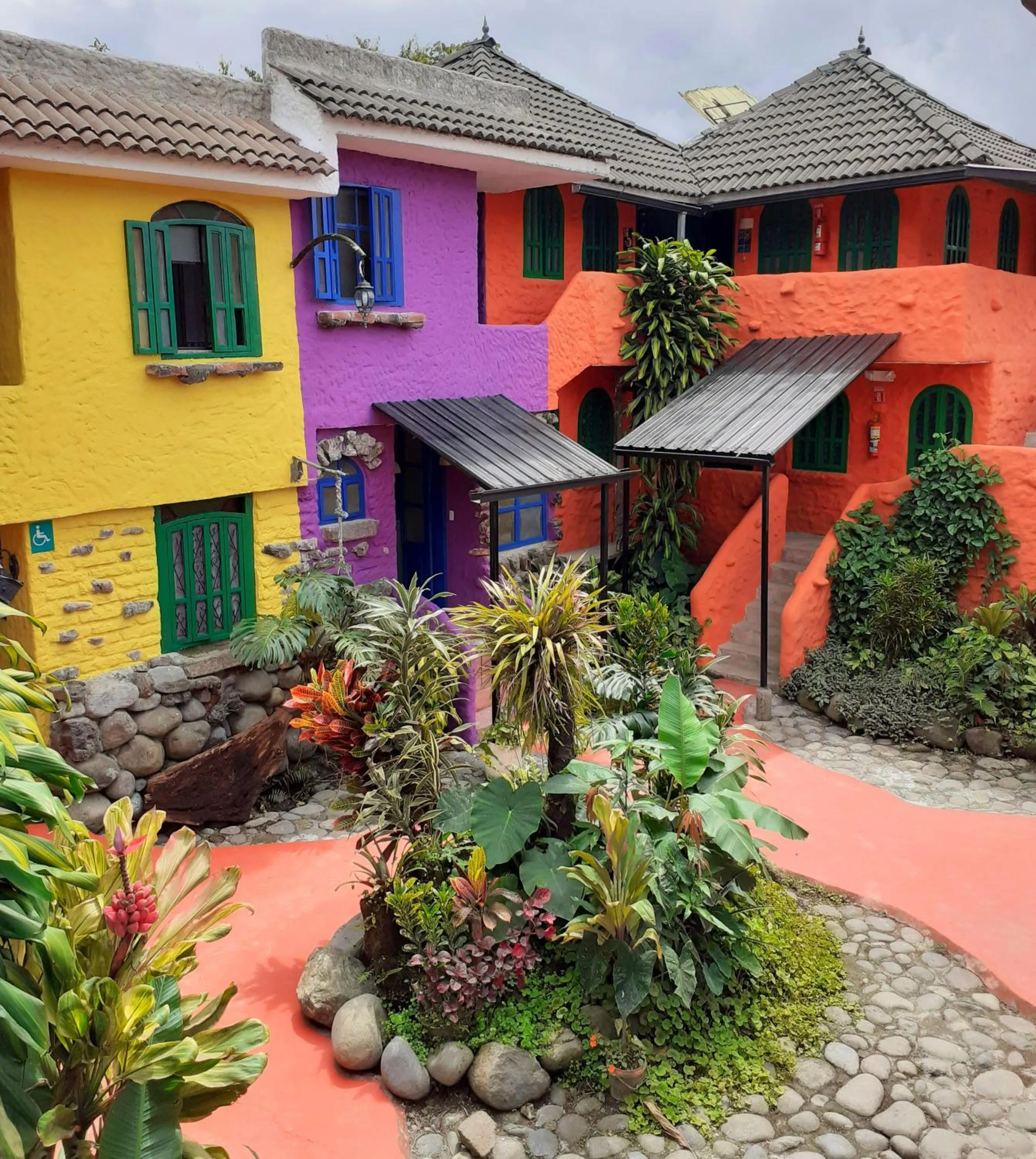 Property building in CasKaffeSu Hotel and Restaurant Mindo