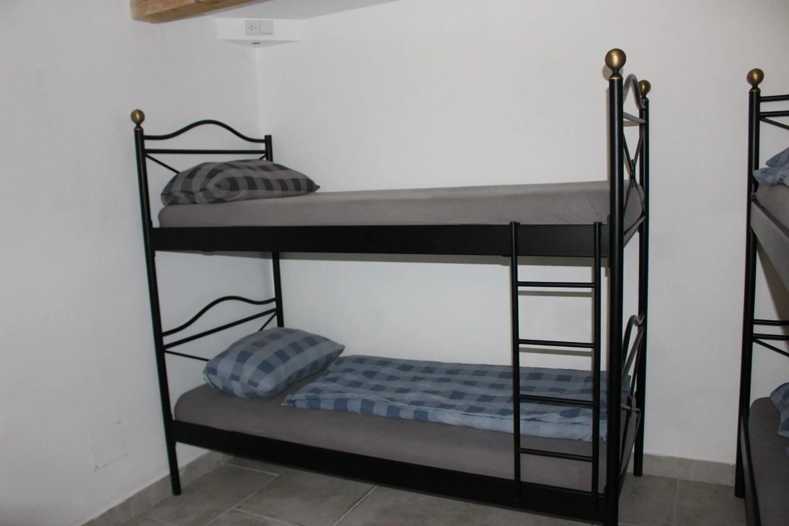 bunk bed, Bed in Stadtalm Naturfreundehaus