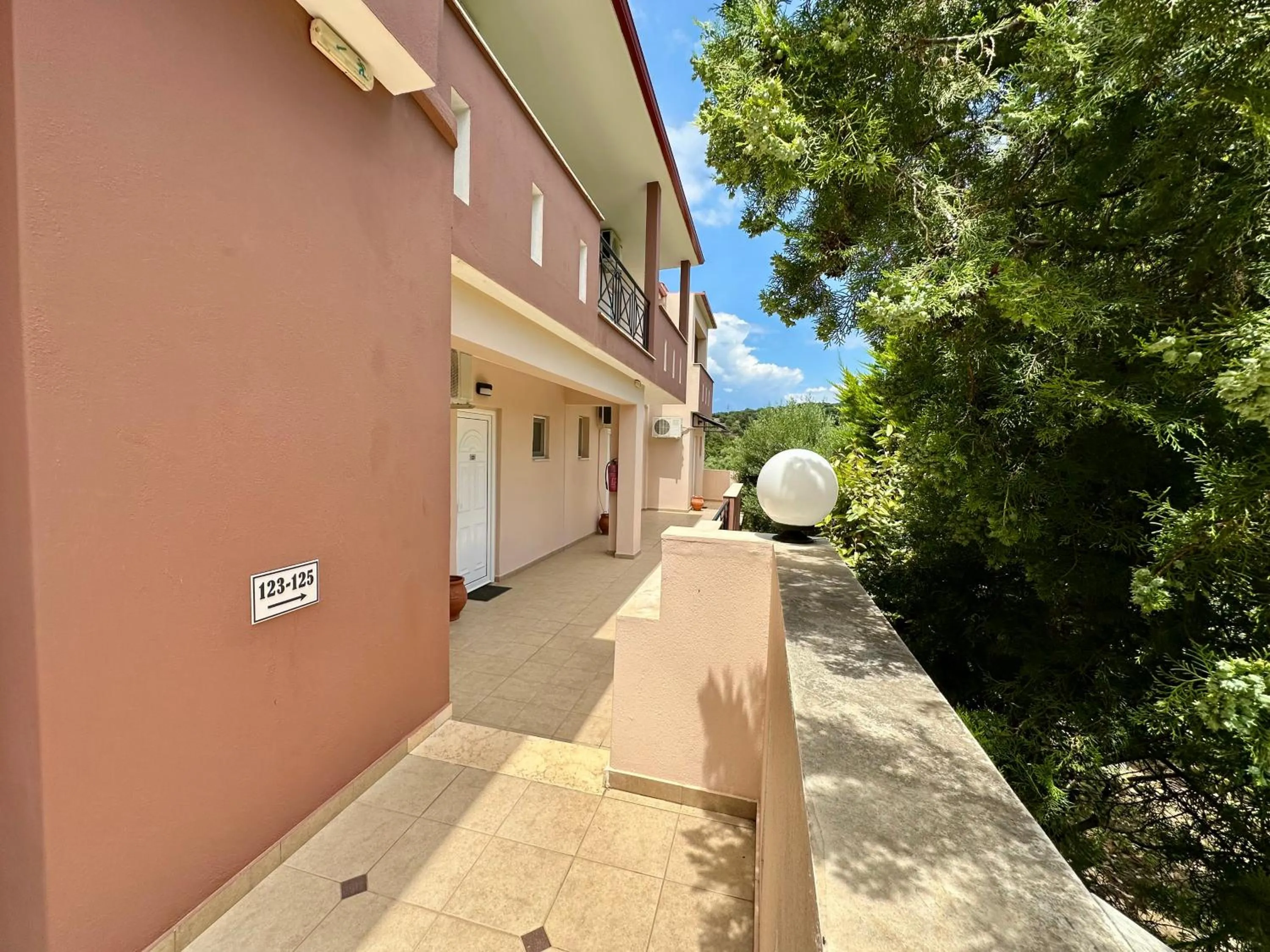 Property building in Agrili Apartments & Rooms