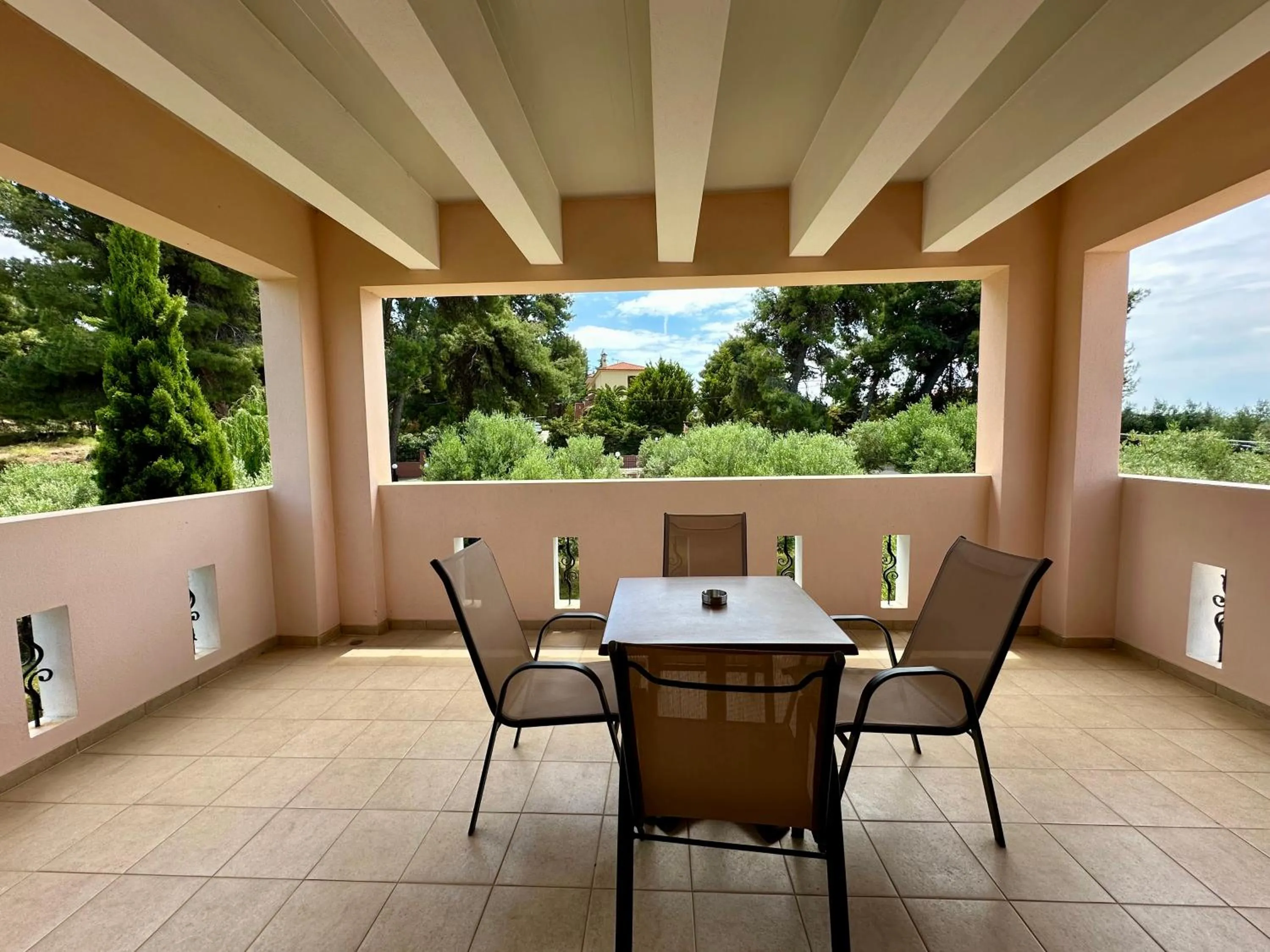 Day in Agrili Apartments & Rooms