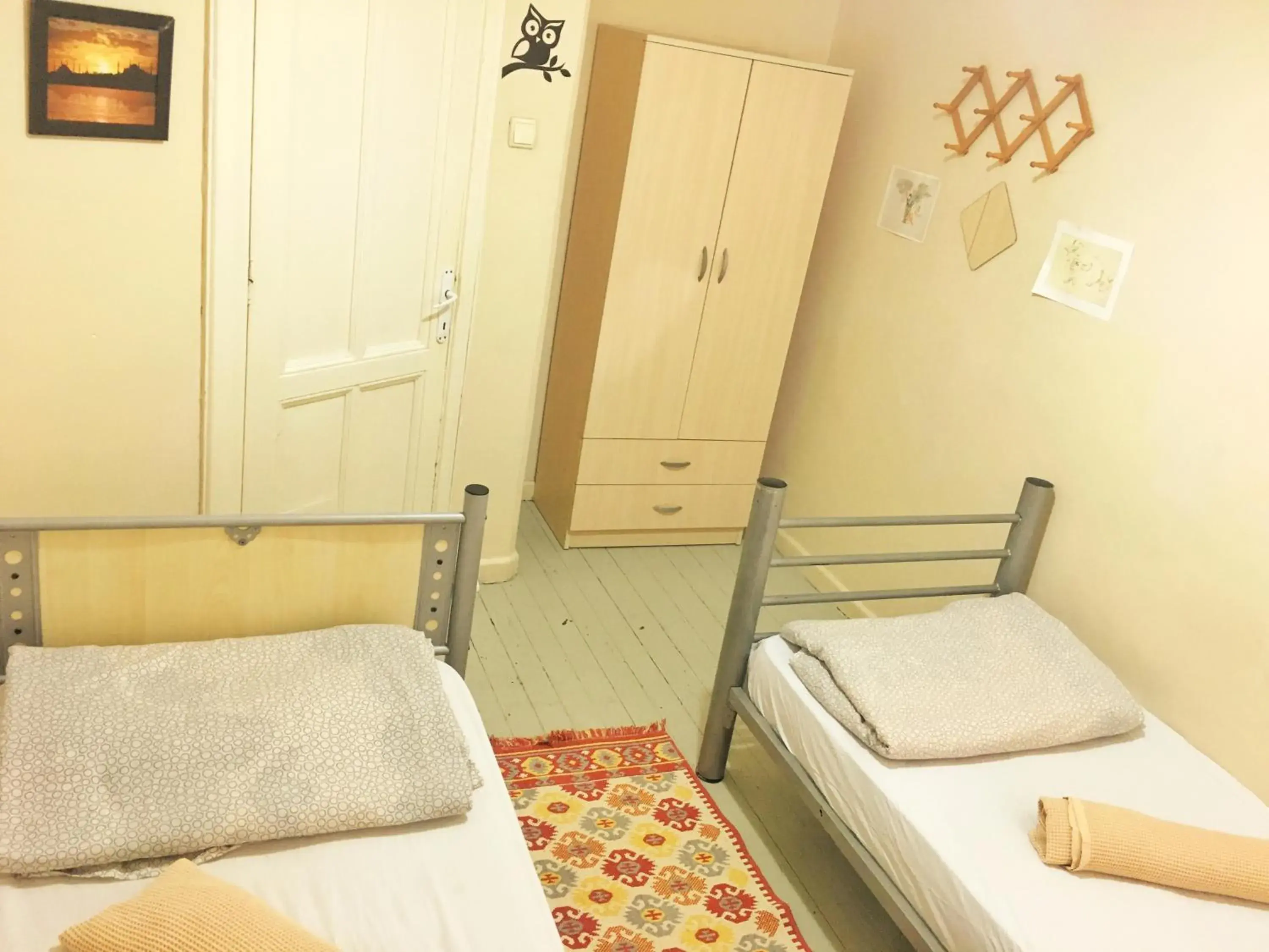 Twin Room with Shared Bathroom in Levanten Hostel Twin Room with Shared Bathroom in Levanten Hostel