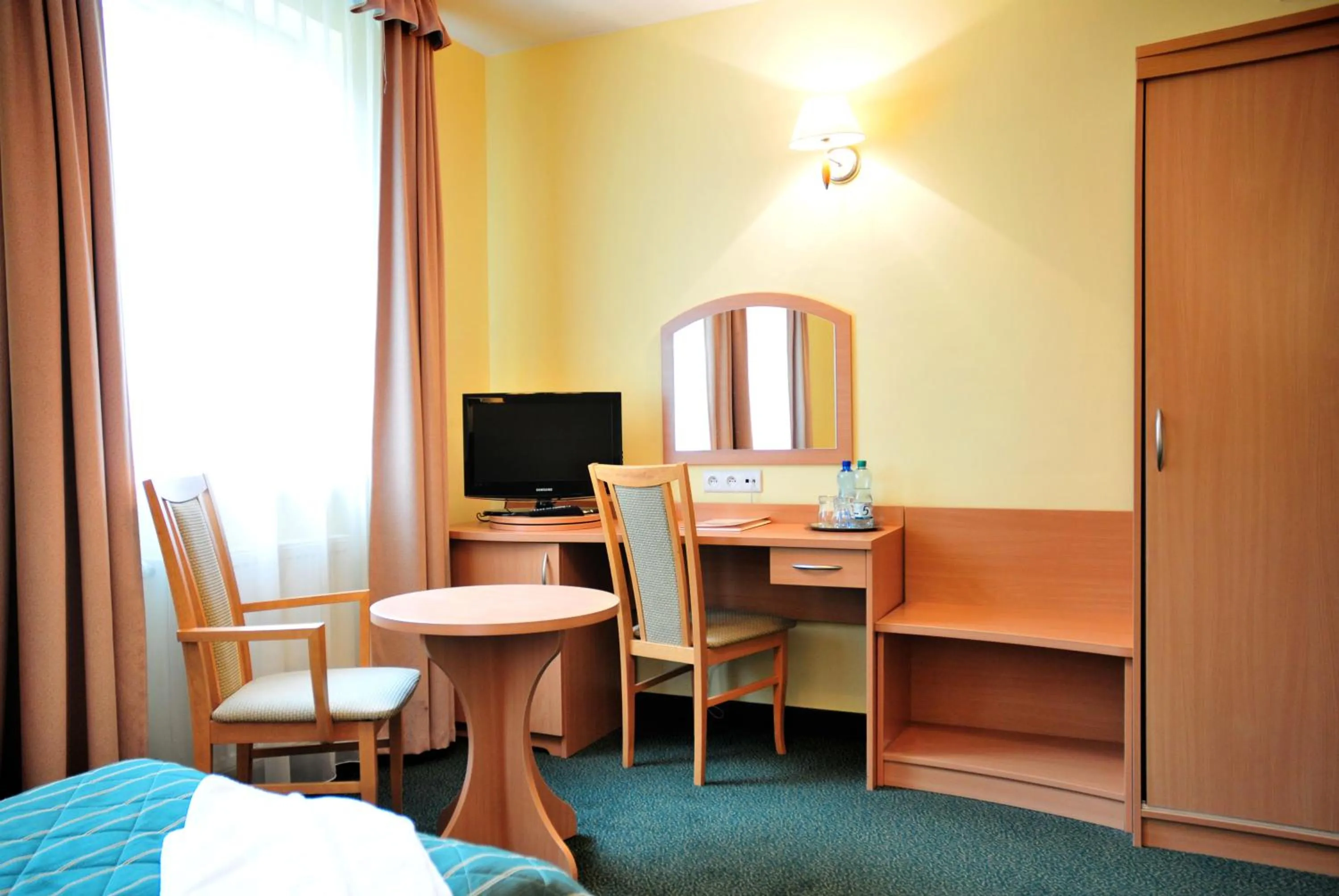 Seating area, Bed in Hotel Wodnik