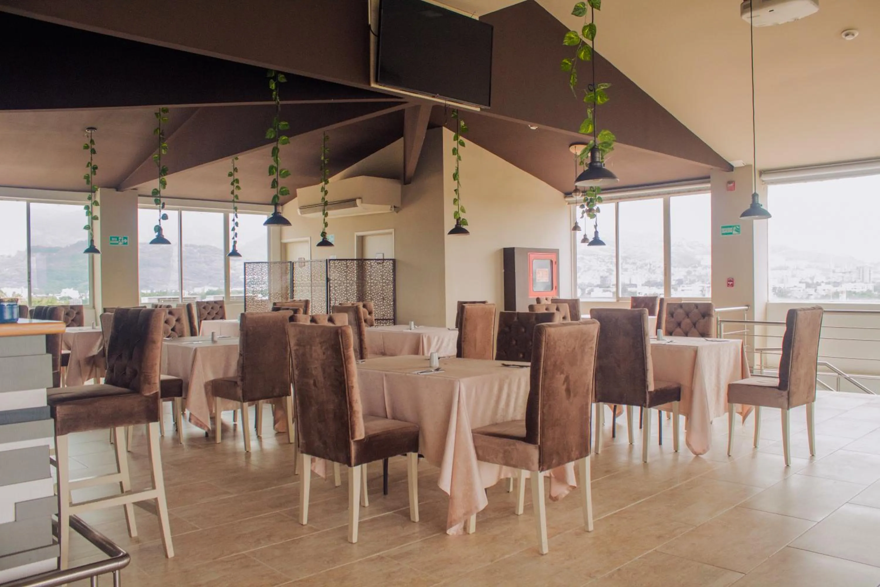 Restaurant/places to eat in Hotel Marrakech Cali