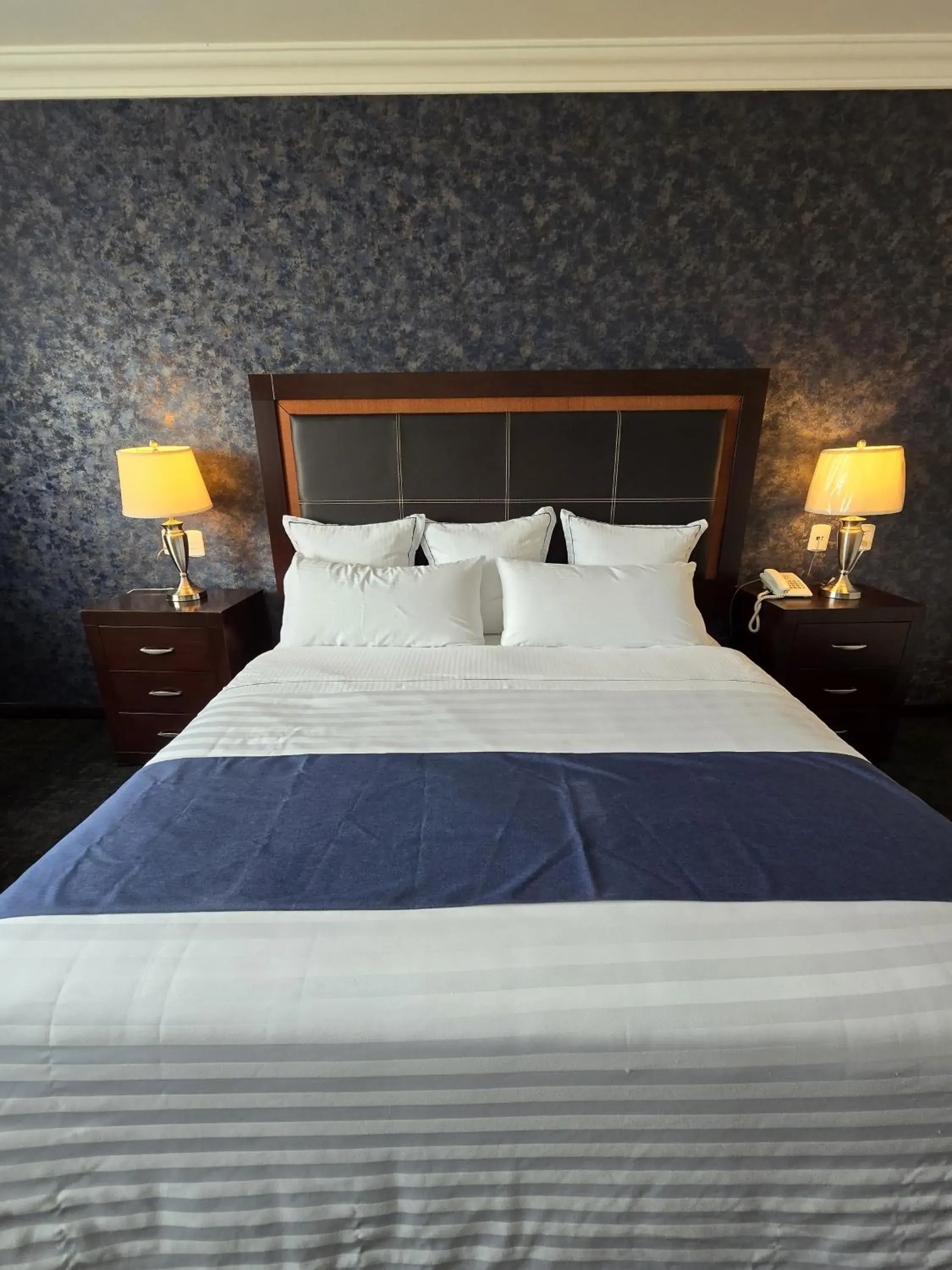 Deluxe King Room - single occupancy in Hotel Two Select Deluxe King Room - single occupancy in Hotel Two Select