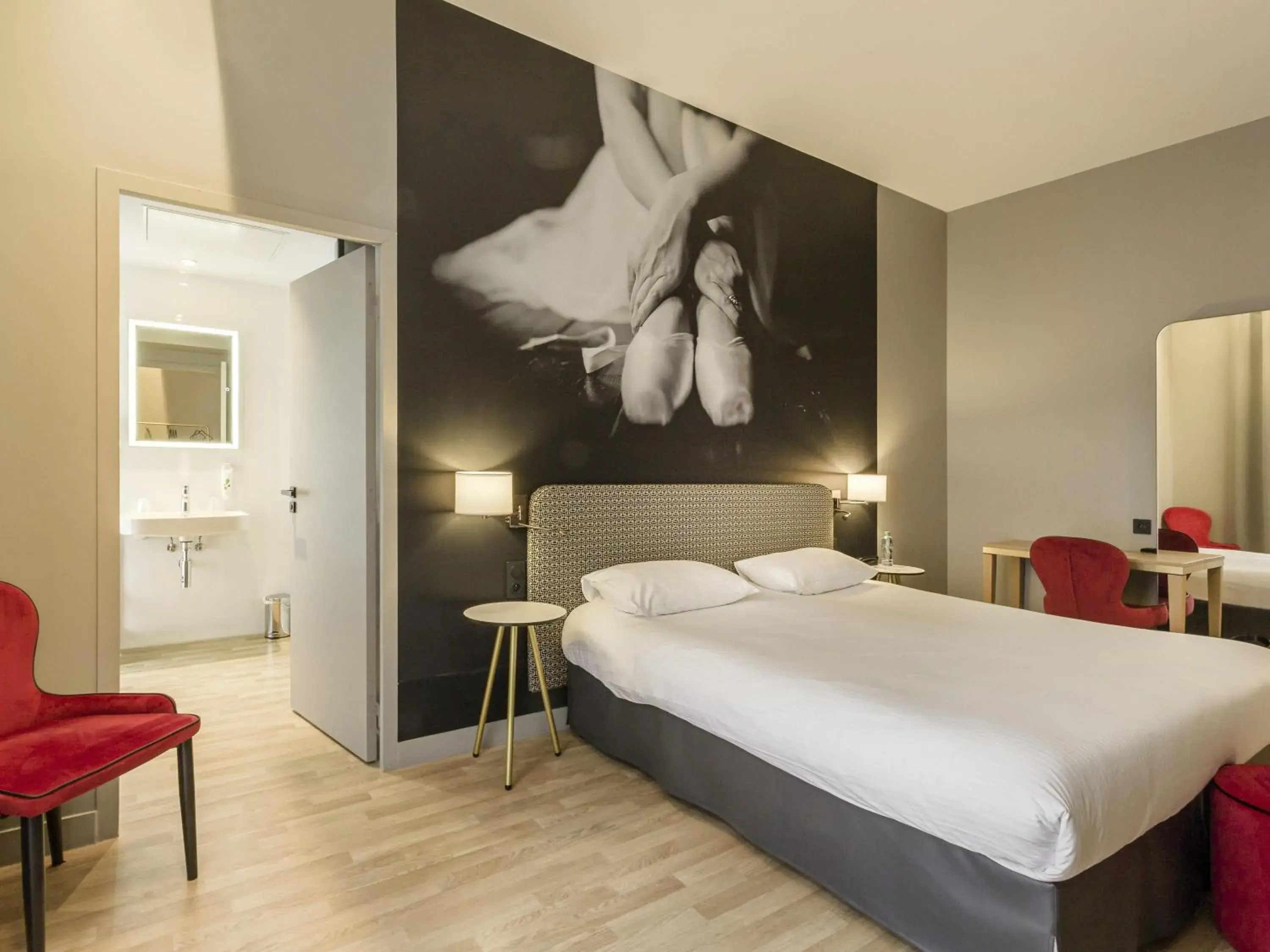 Bedroom, Bed in Ibis Styles Toulouse Capitole Bedroom, Bed in Ibis Styles Toulouse Capitole