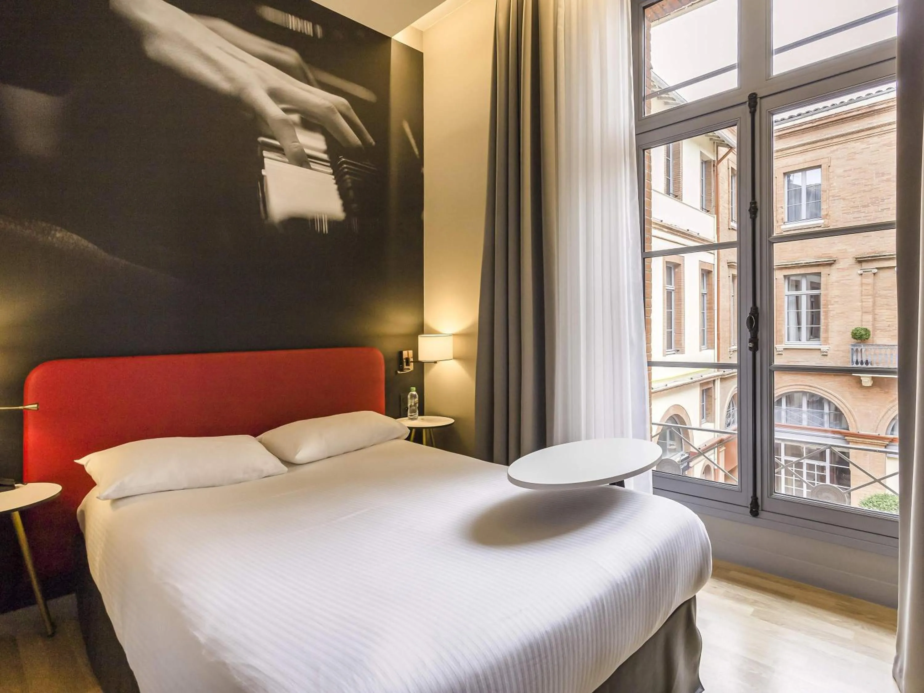 Bedroom, Bed in Ibis Styles Toulouse Capitole