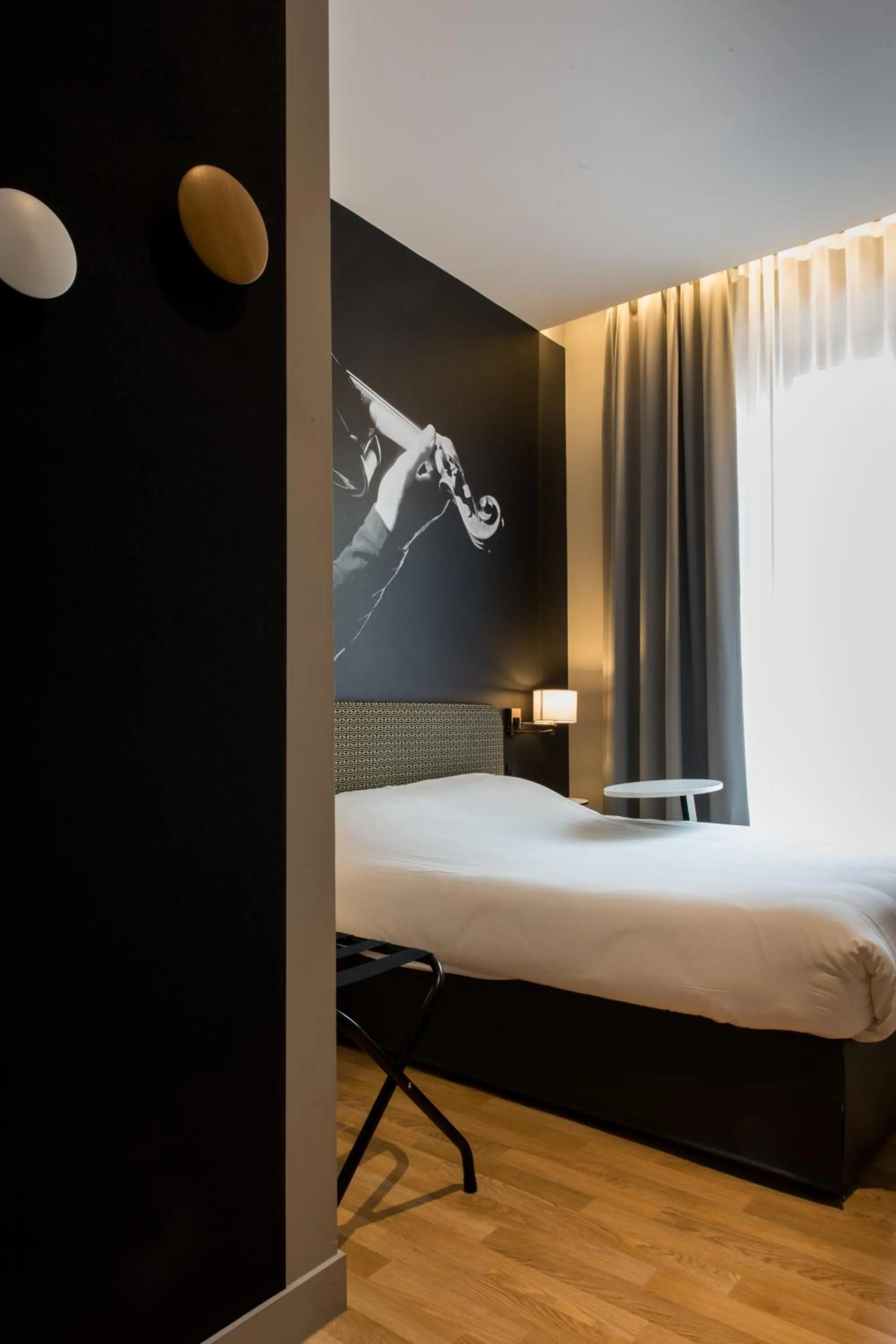 Photo of the whole room, Bed in Ibis Styles Toulouse Capitole