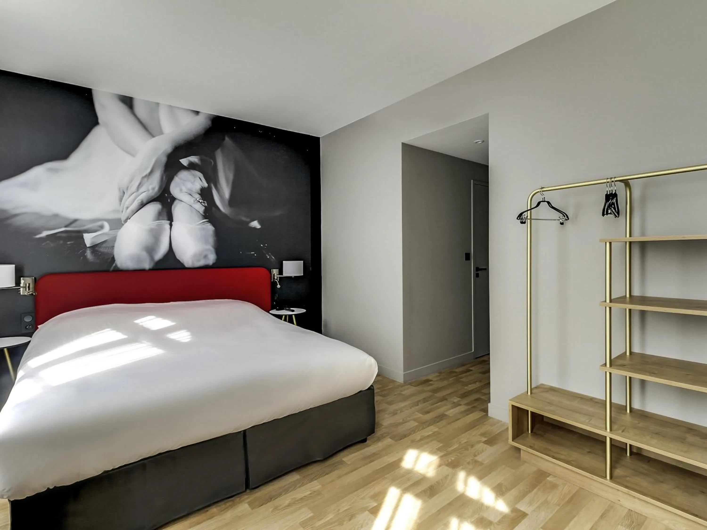 Bedroom, Bed in Ibis Styles Toulouse Capitole