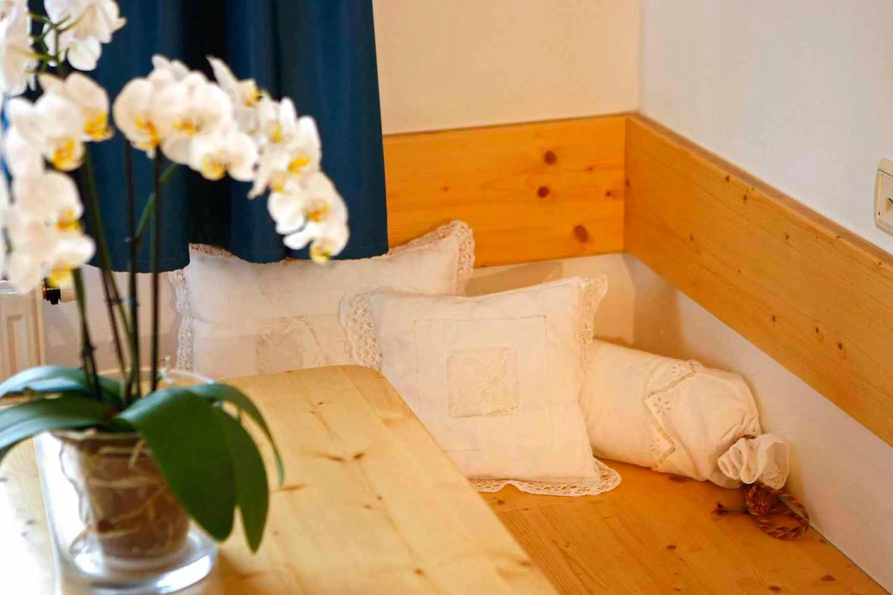 Decorative detail, Bed in Hotel Meisules