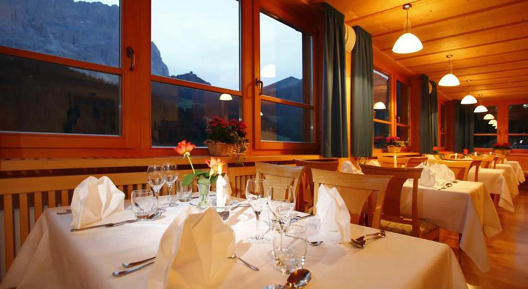 Restaurant/places to eat in Hotel Meisules