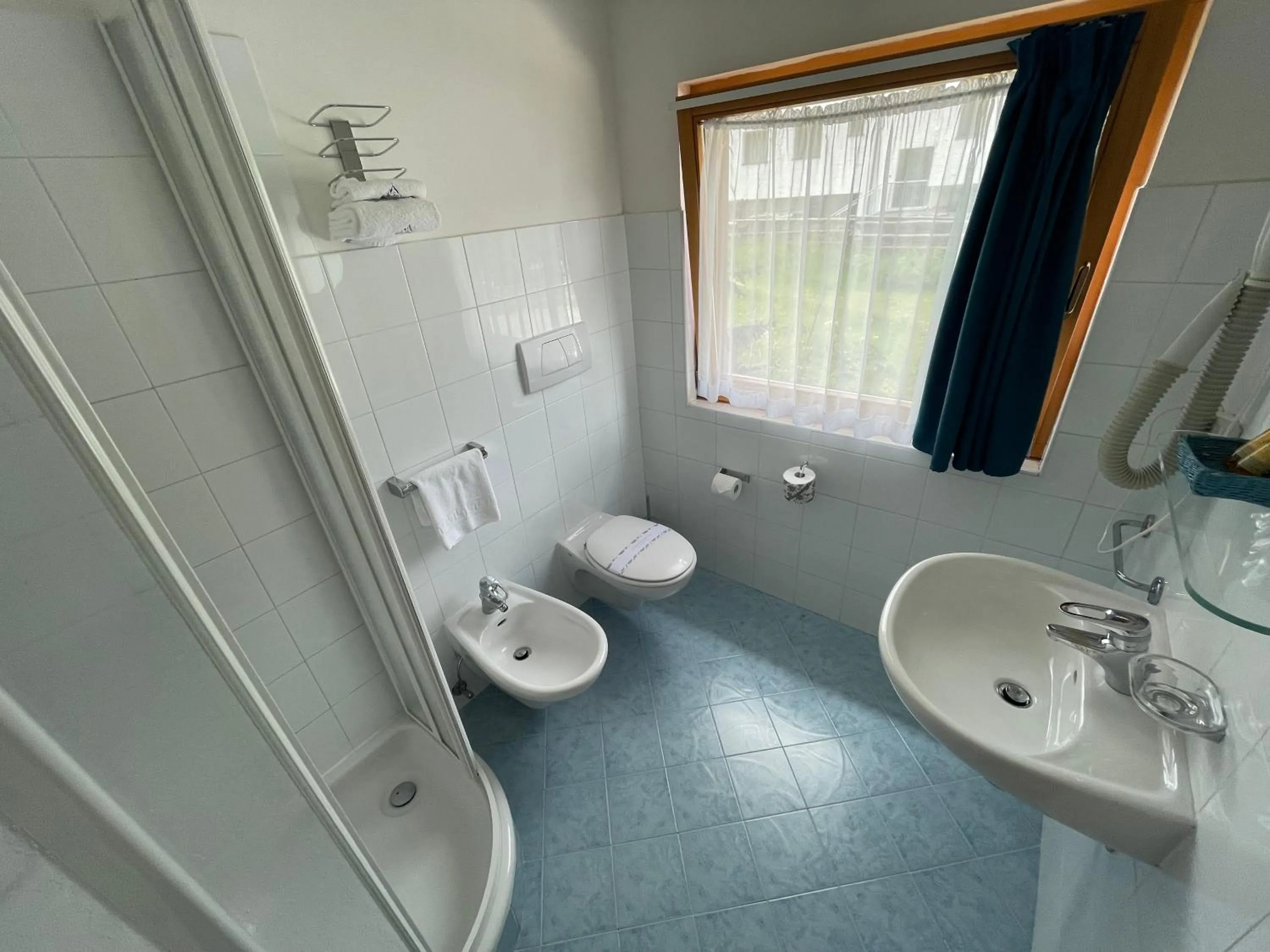 Shower in Hotel Meisules