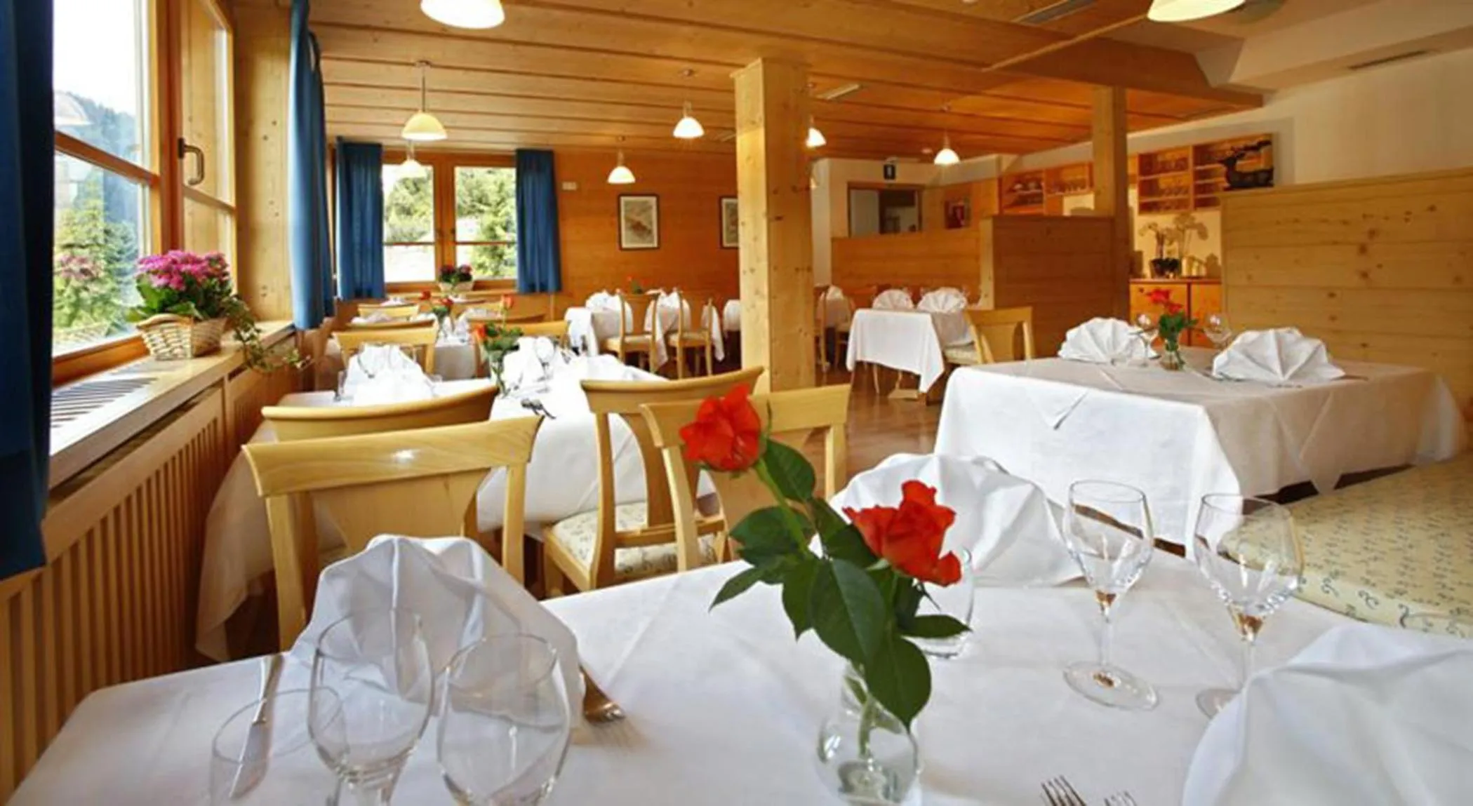 Restaurant/places to eat in Hotel Meisules