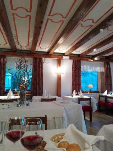 Restaurant/places to eat in Hotel Cir