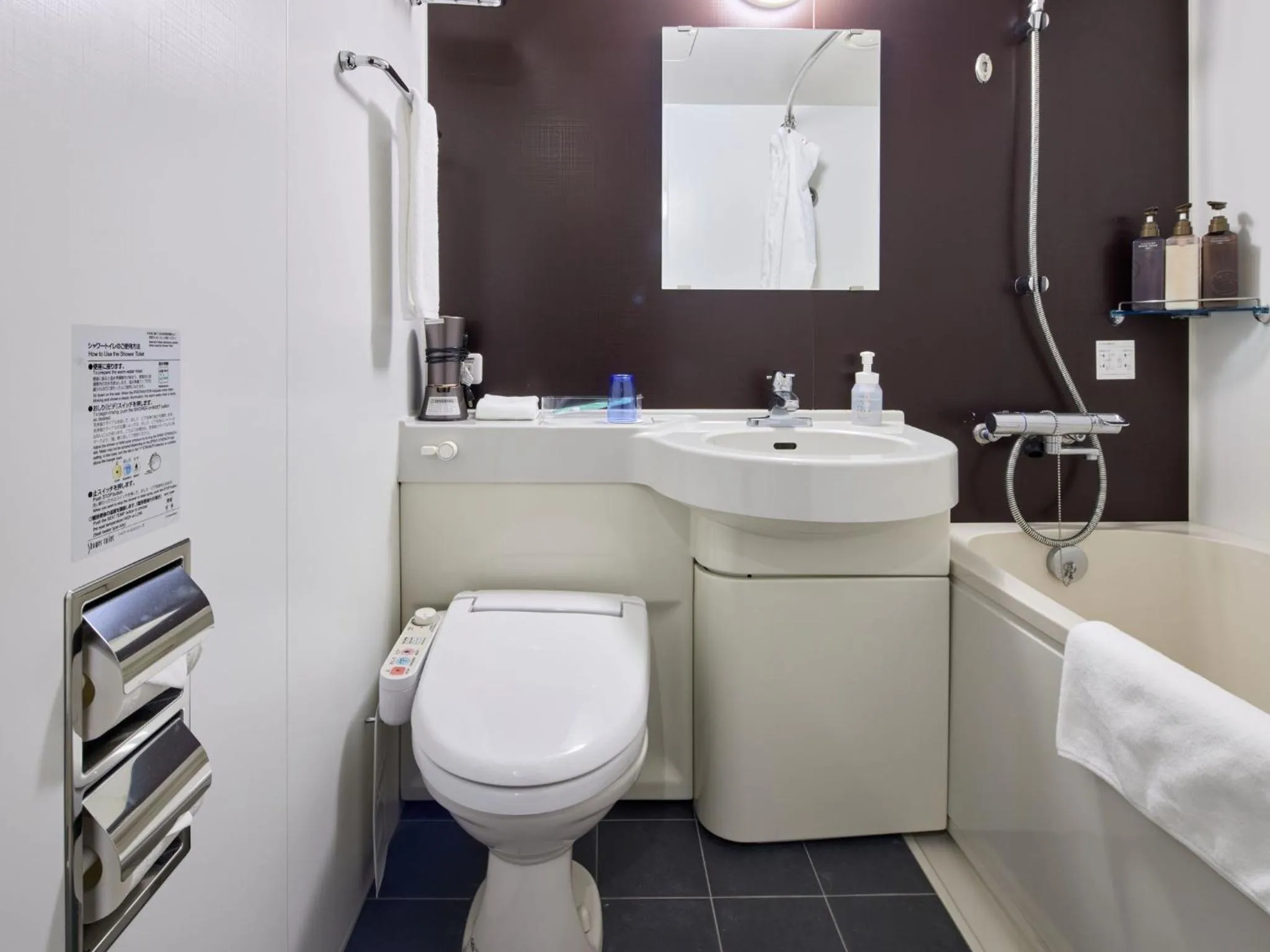 Toilet in Okinawa NaHaNa Hotel & Spa