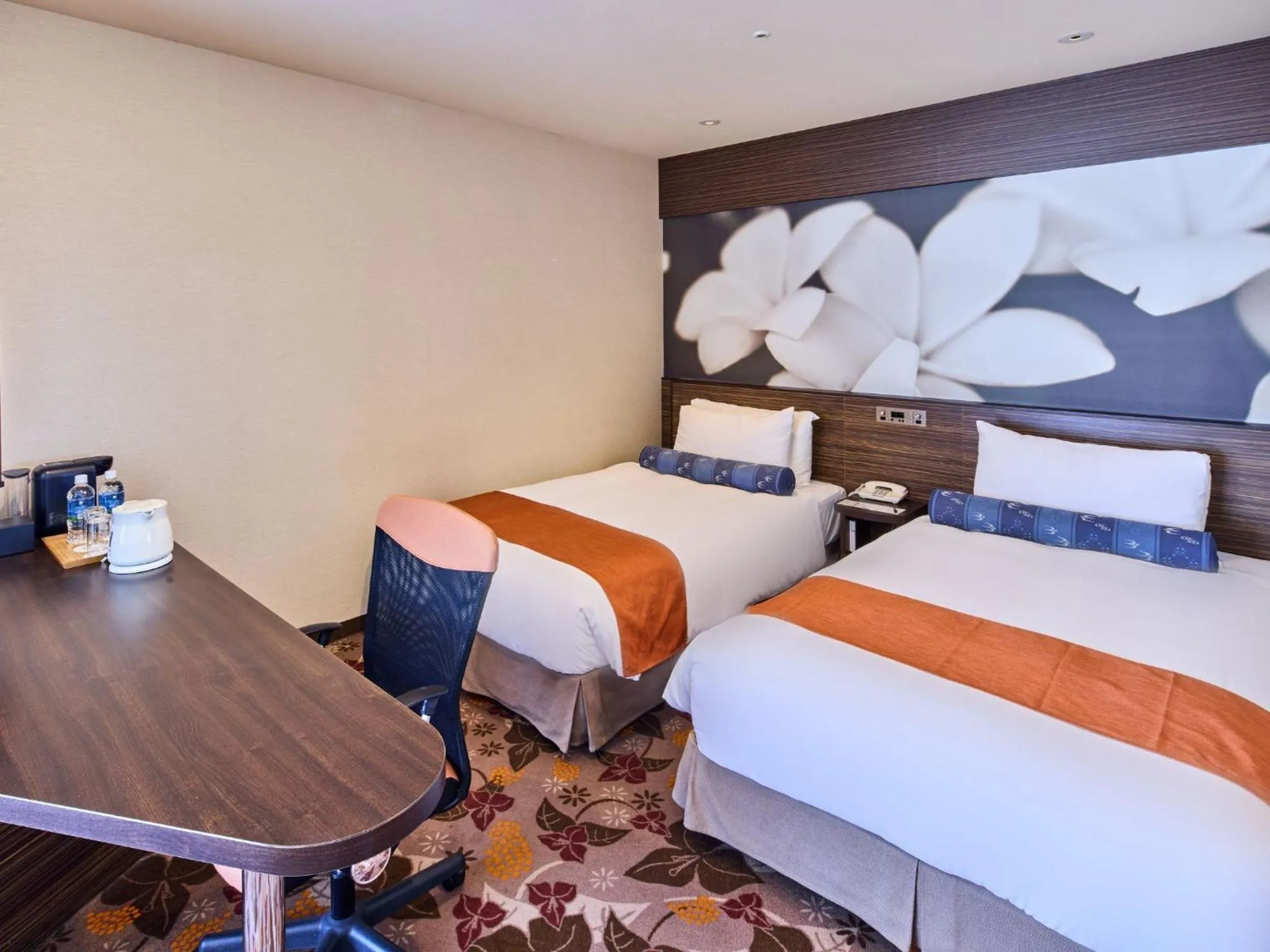 Bed in Okinawa NaHaNa Hotel & Spa