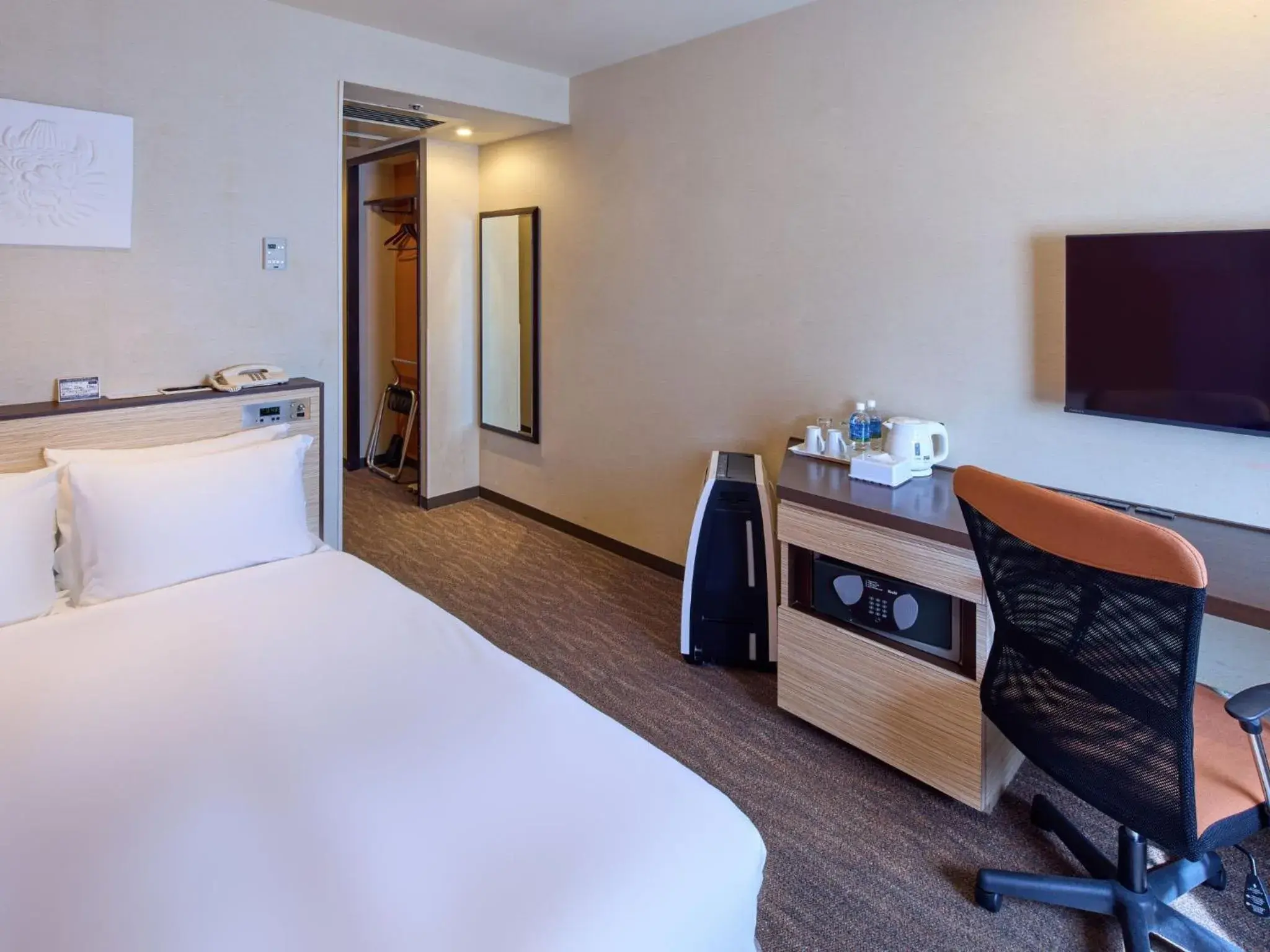 Standard Double Room in Okinawa NaHaNa Hotel & Spa Standard Double Room in Okinawa NaHaNa Hotel & Spa