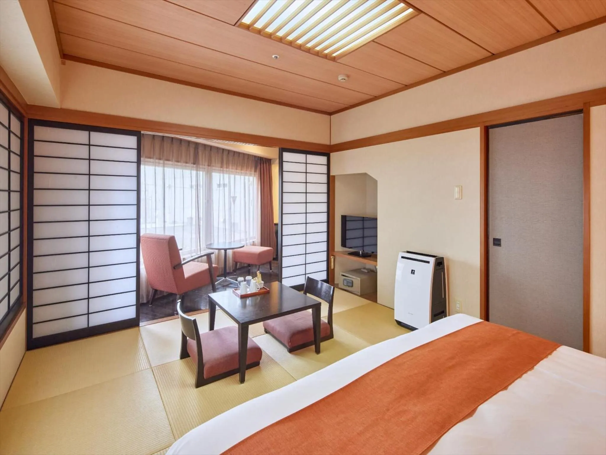 Photo of the whole room, Bed in Okinawa NaHaNa Hotel & Spa