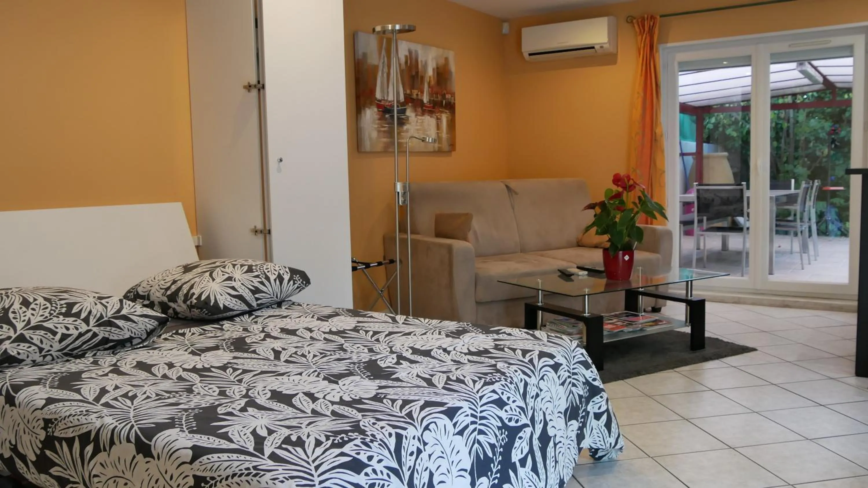 Bed in Villa Seignemartin